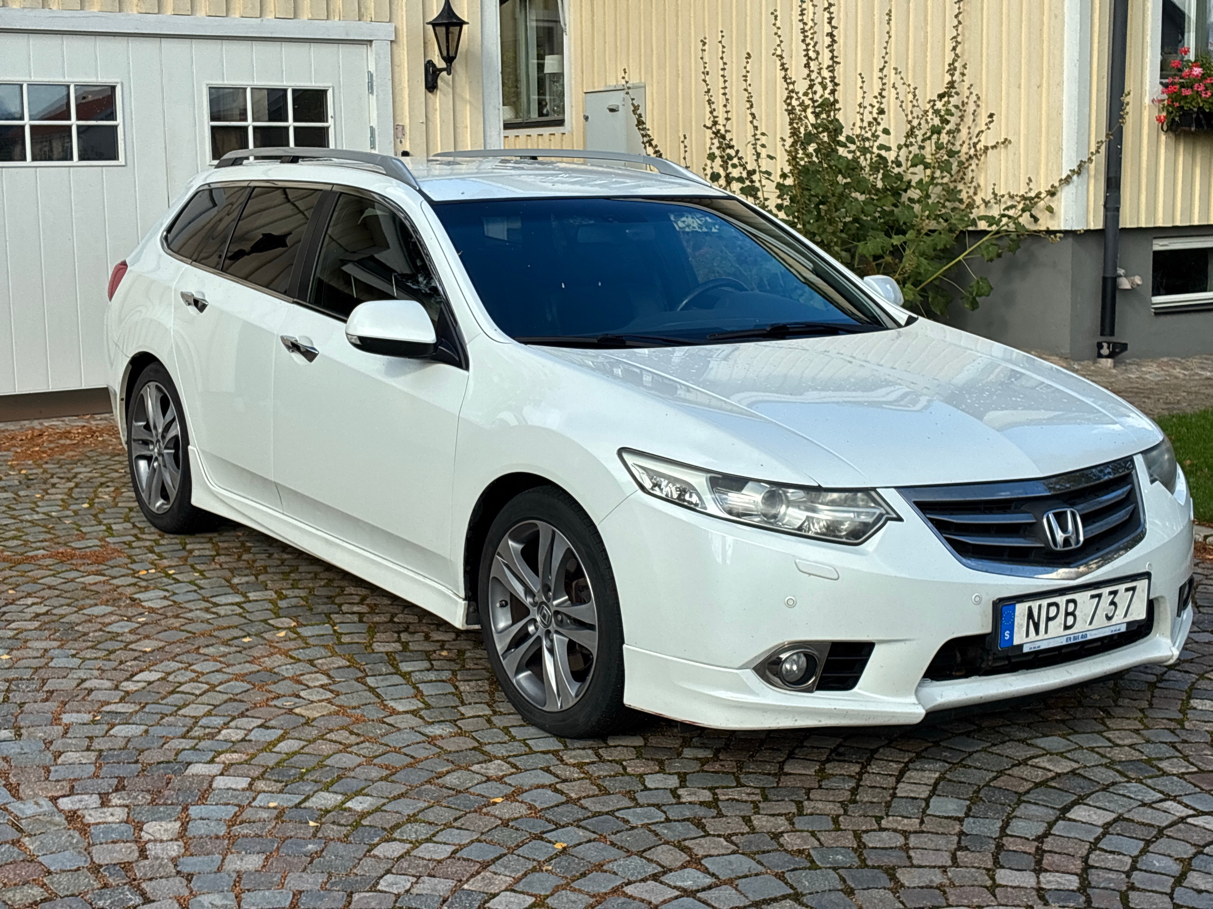 Honda Accord Tourer 2.2 i-DTEC Manuell 2014, bild 2/7
