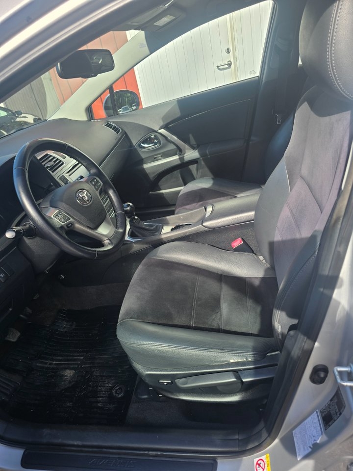 Toyota Avensis 2014, photo 6/9
