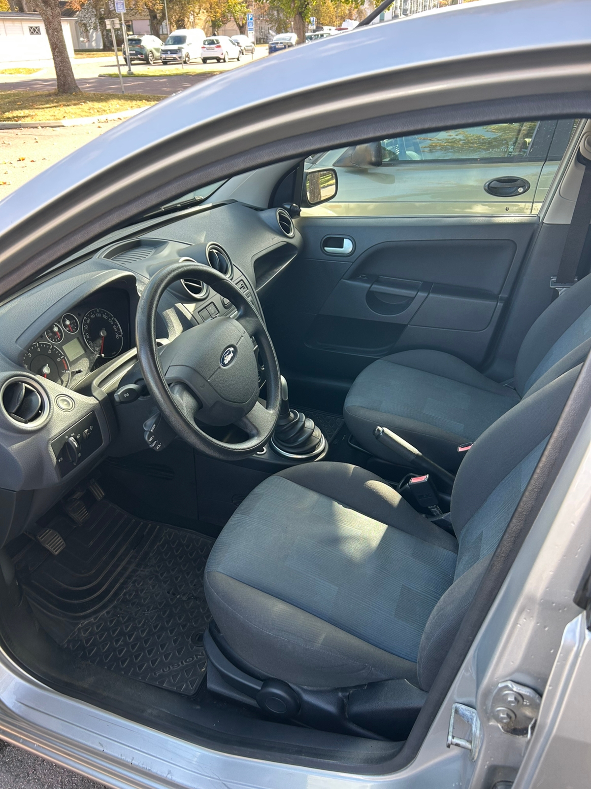 Ford Fiesta 5-dörrar 1.4 Manuell 2006, bild 5/6