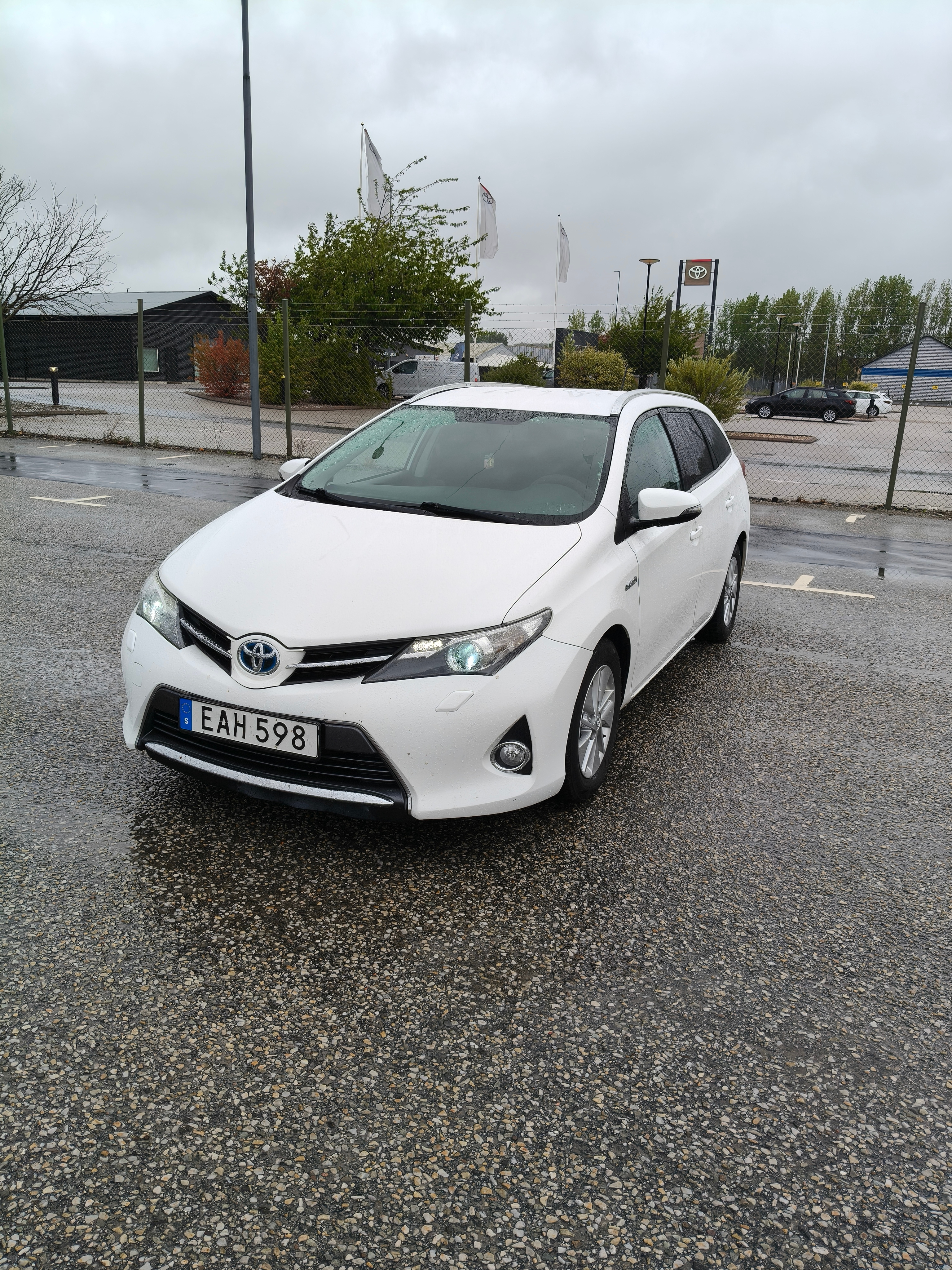 Toyota Auris Touring Sports Hybrid e-CVT 2015, bild 2/4