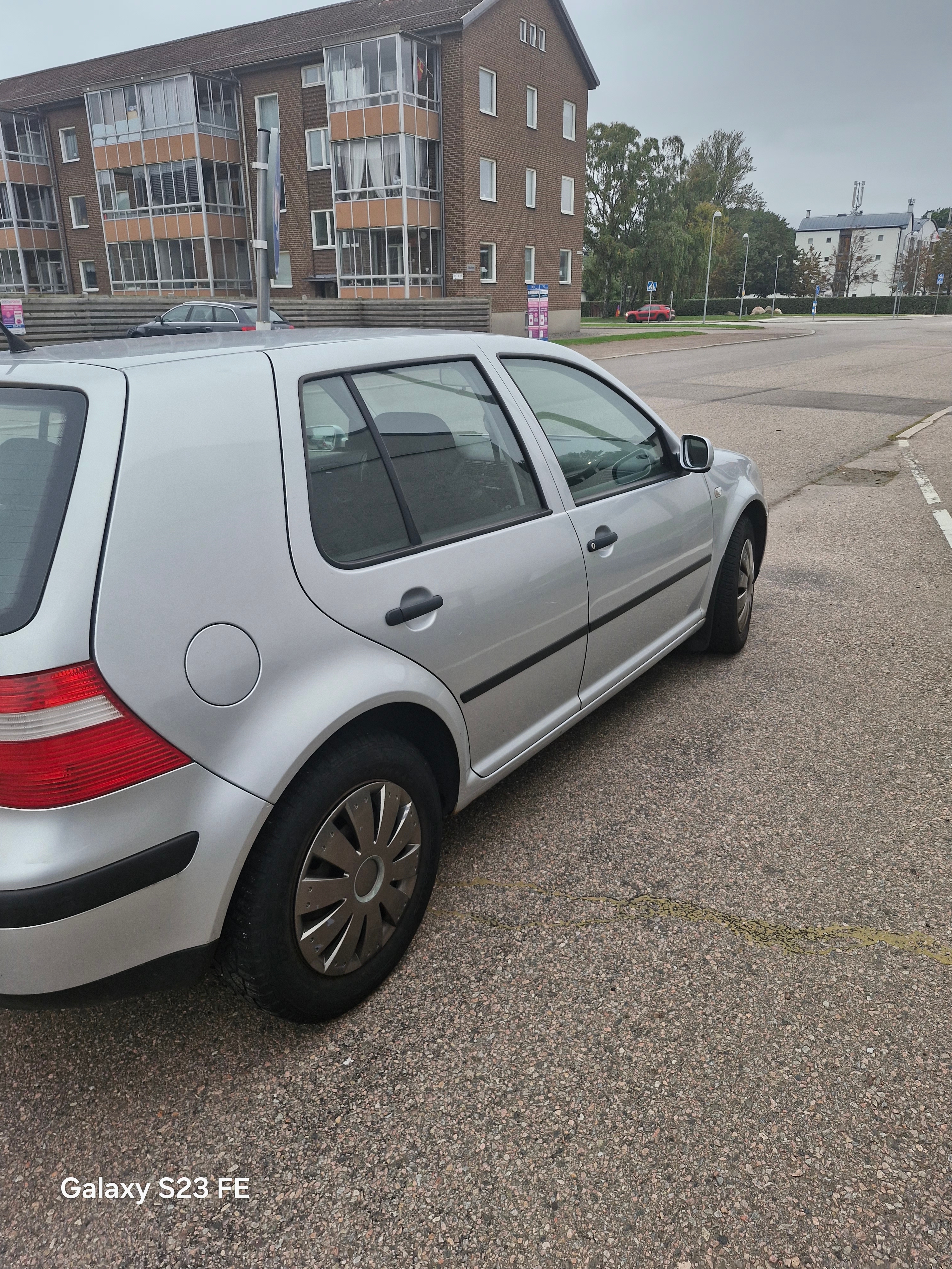 Volkswagen Golf IV 5-dörrar 1.6 Manuell 2003, bild 2/5