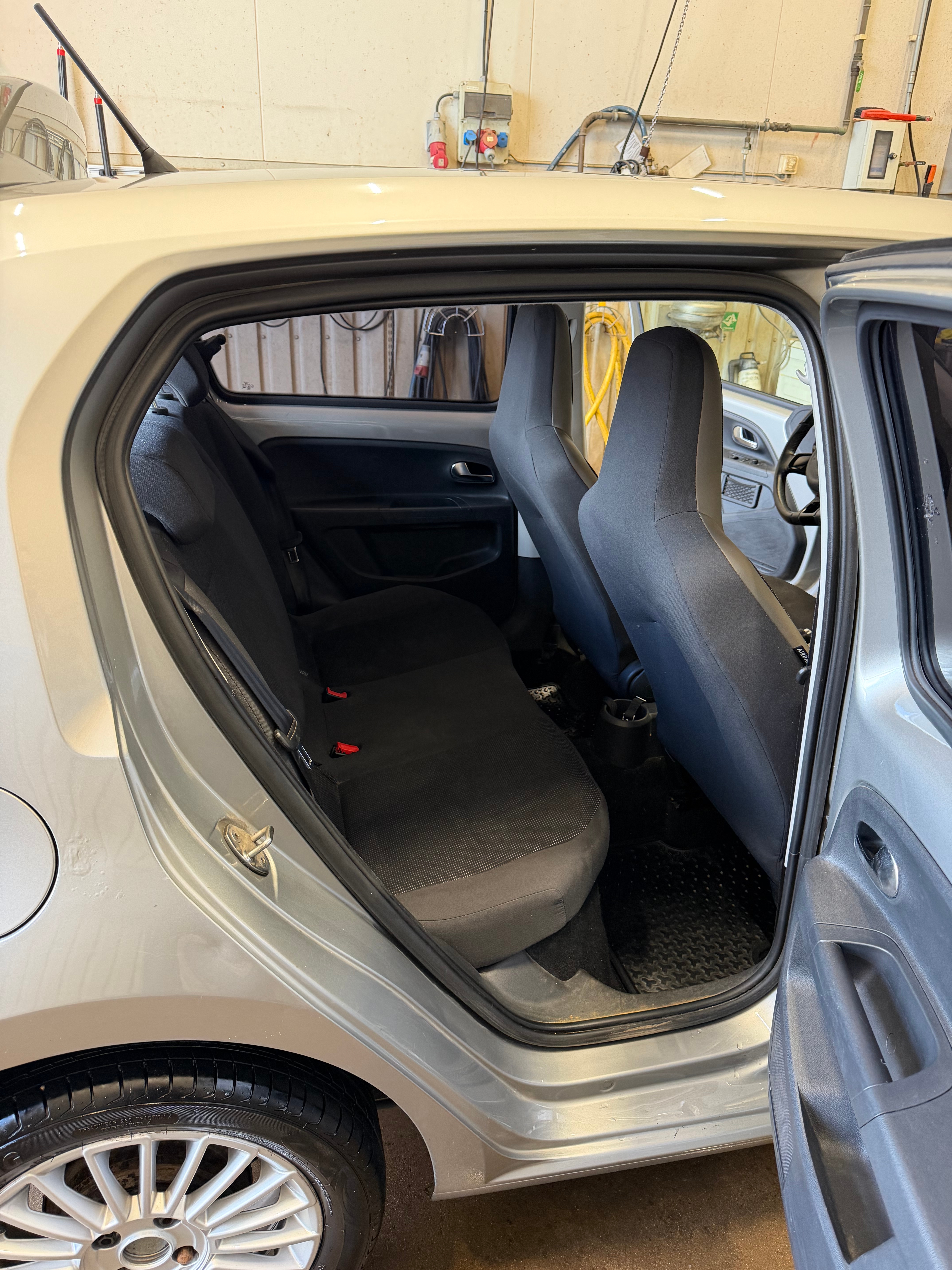 Volkswagen UP! 5-dörrar 1.0 MPI Manuell 2016, bild 7/10