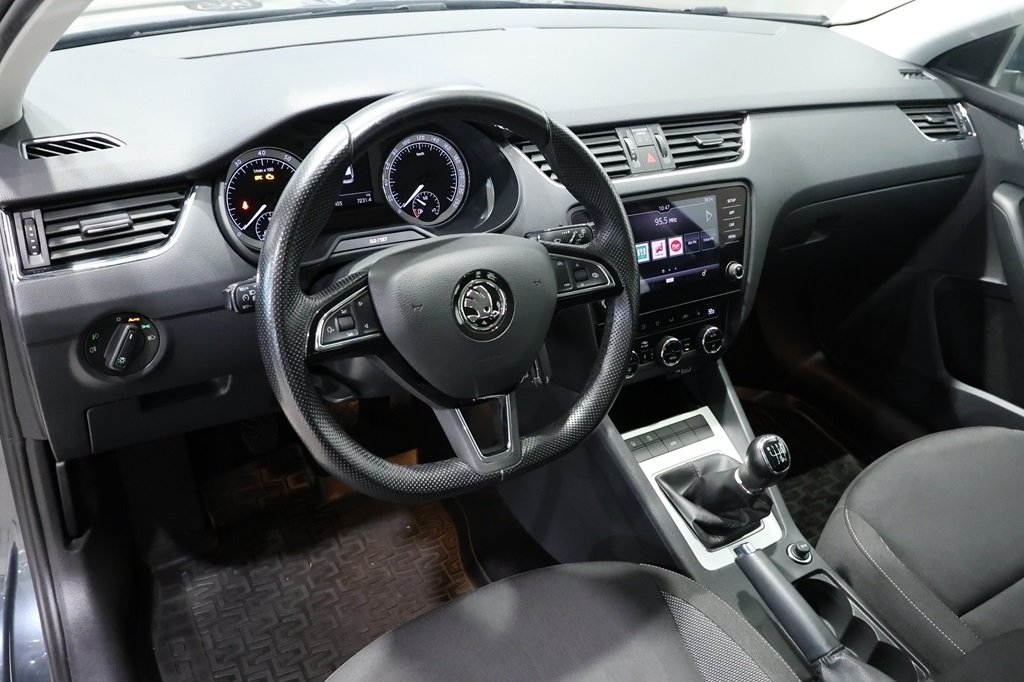 Skoda Octavia 2020, photo 6/10