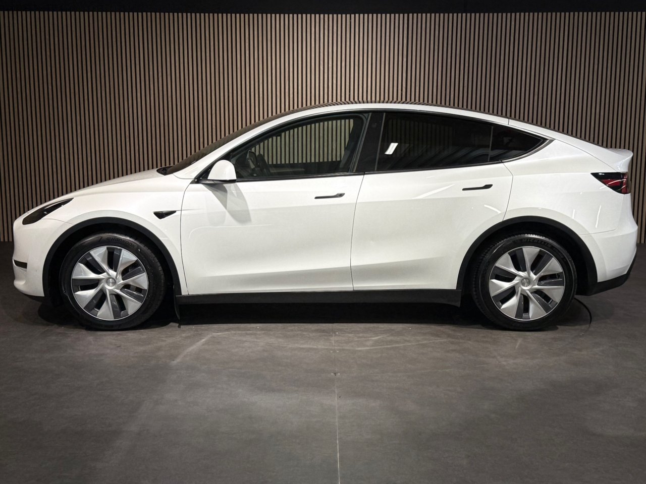Tesla Model Y Long Range AWD 2023, bild 7/10