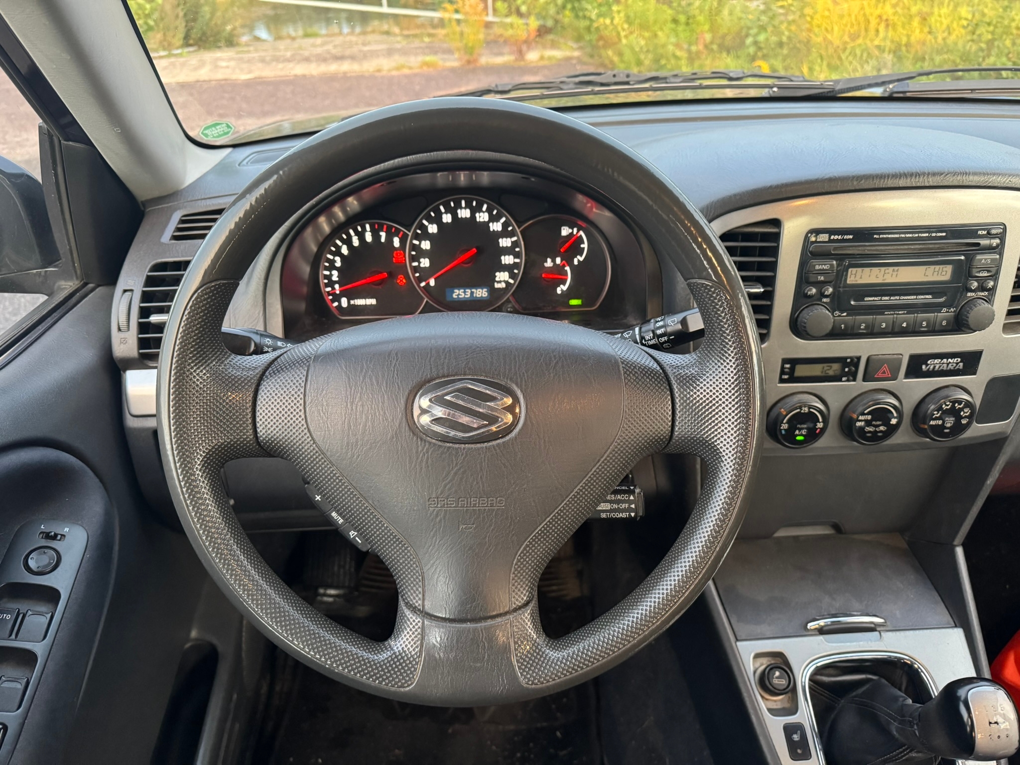 Suzuki Grand Vitara 2004, bild 5/6