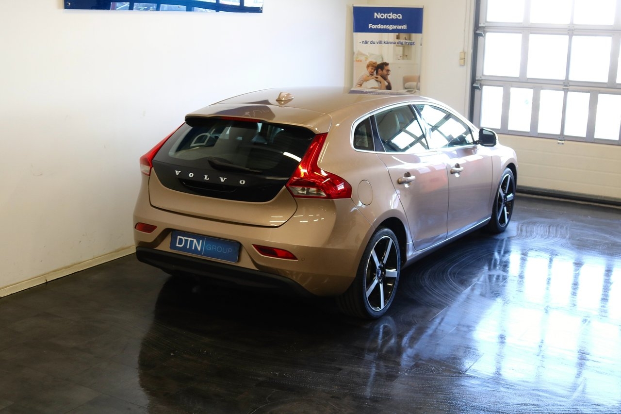 Volvo V40 2013, photo 2/10
