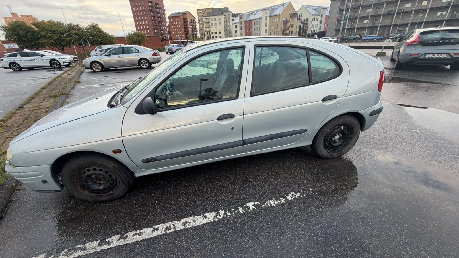 Renault Megane I 1.4 Manuell 2001, bild 2/4