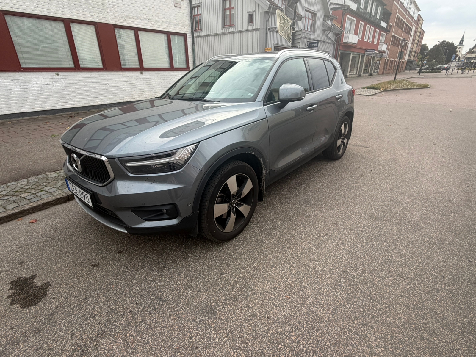 Volvo XC40 D4 AWD Geartronic 2018, photo 2/3