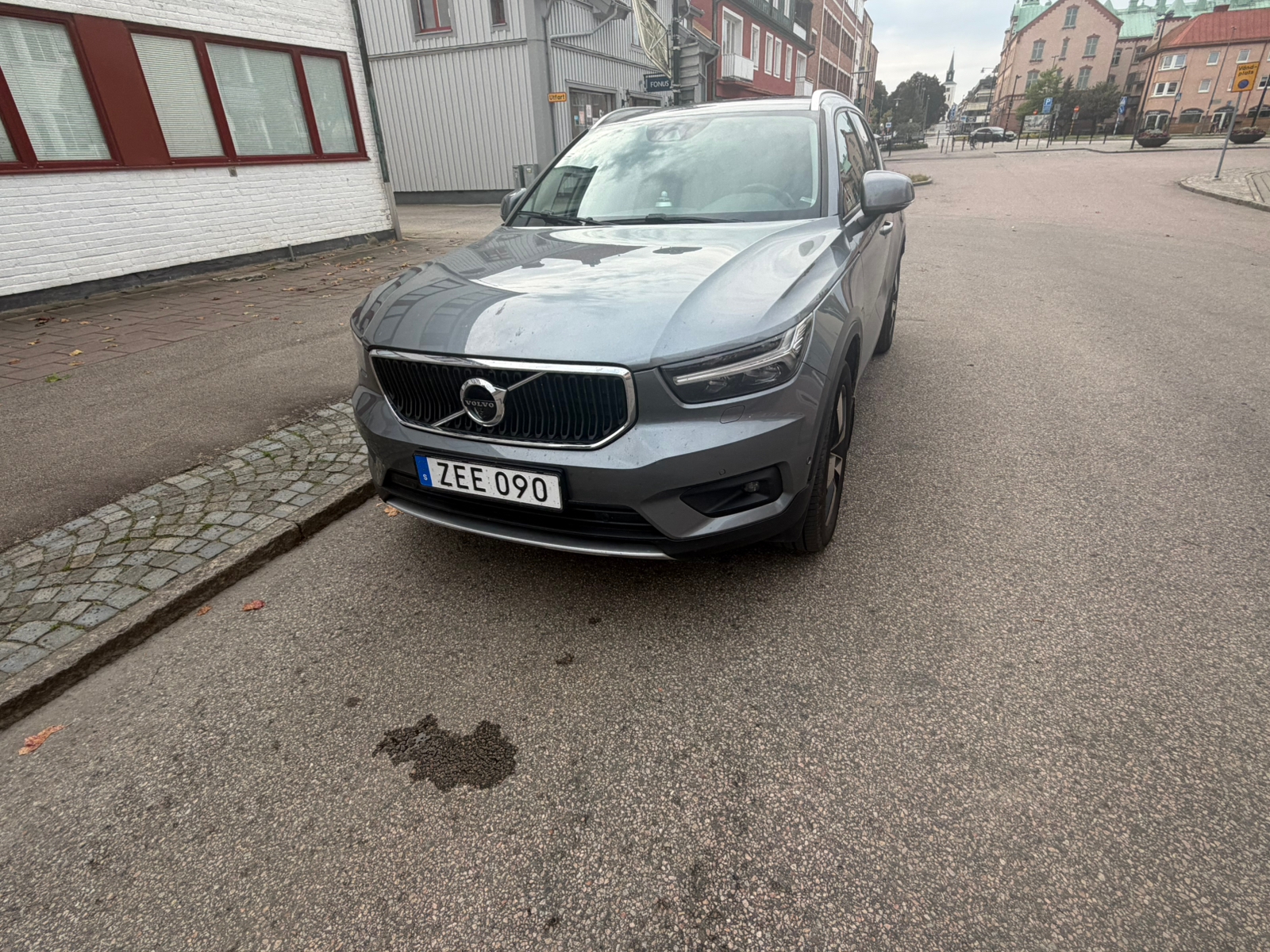 Volvo XC40 D4 AWD Geartronic 2018, photo 3/3