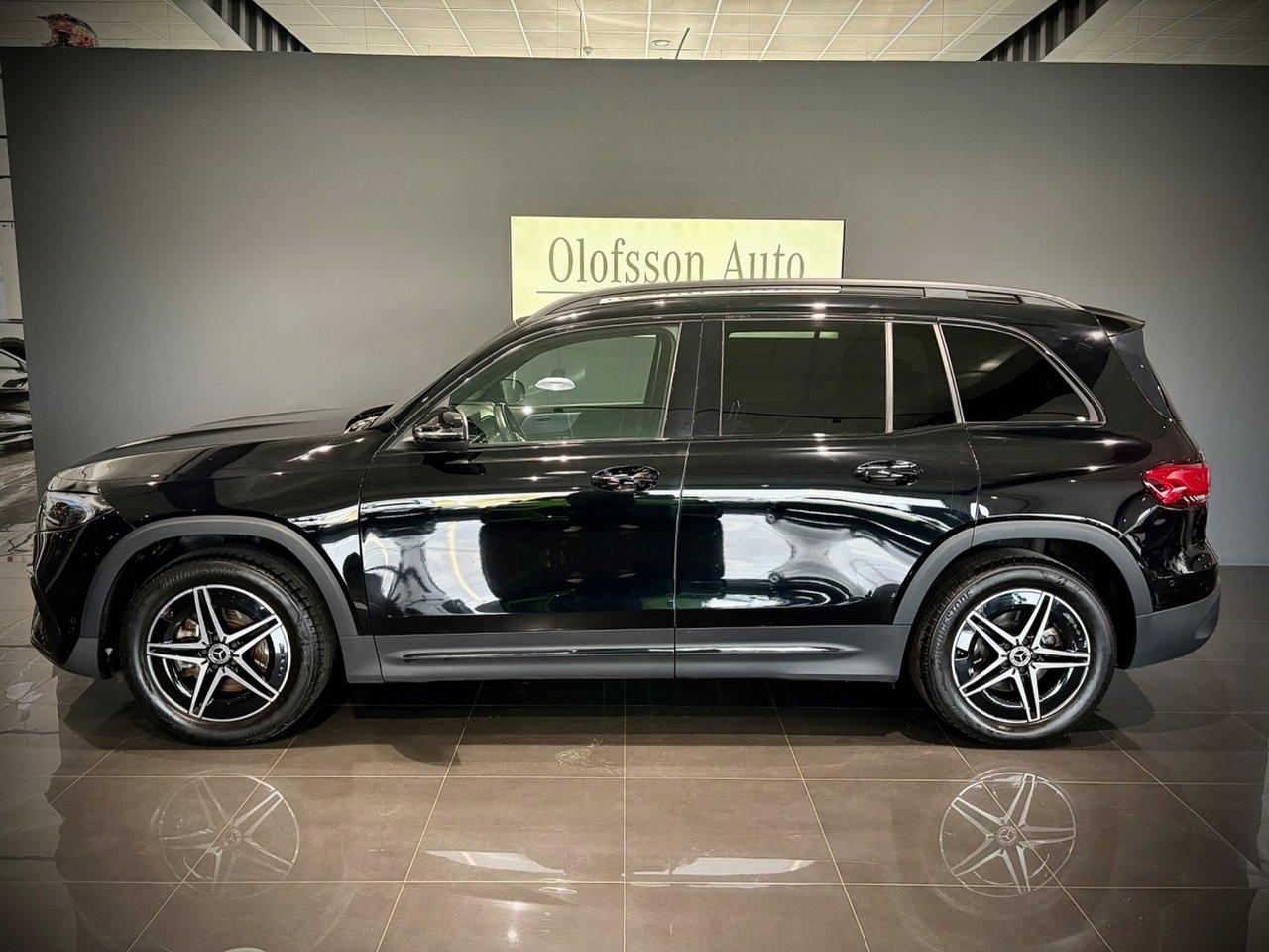 Mercedes-Benz EQB 2023, bild 2/10
