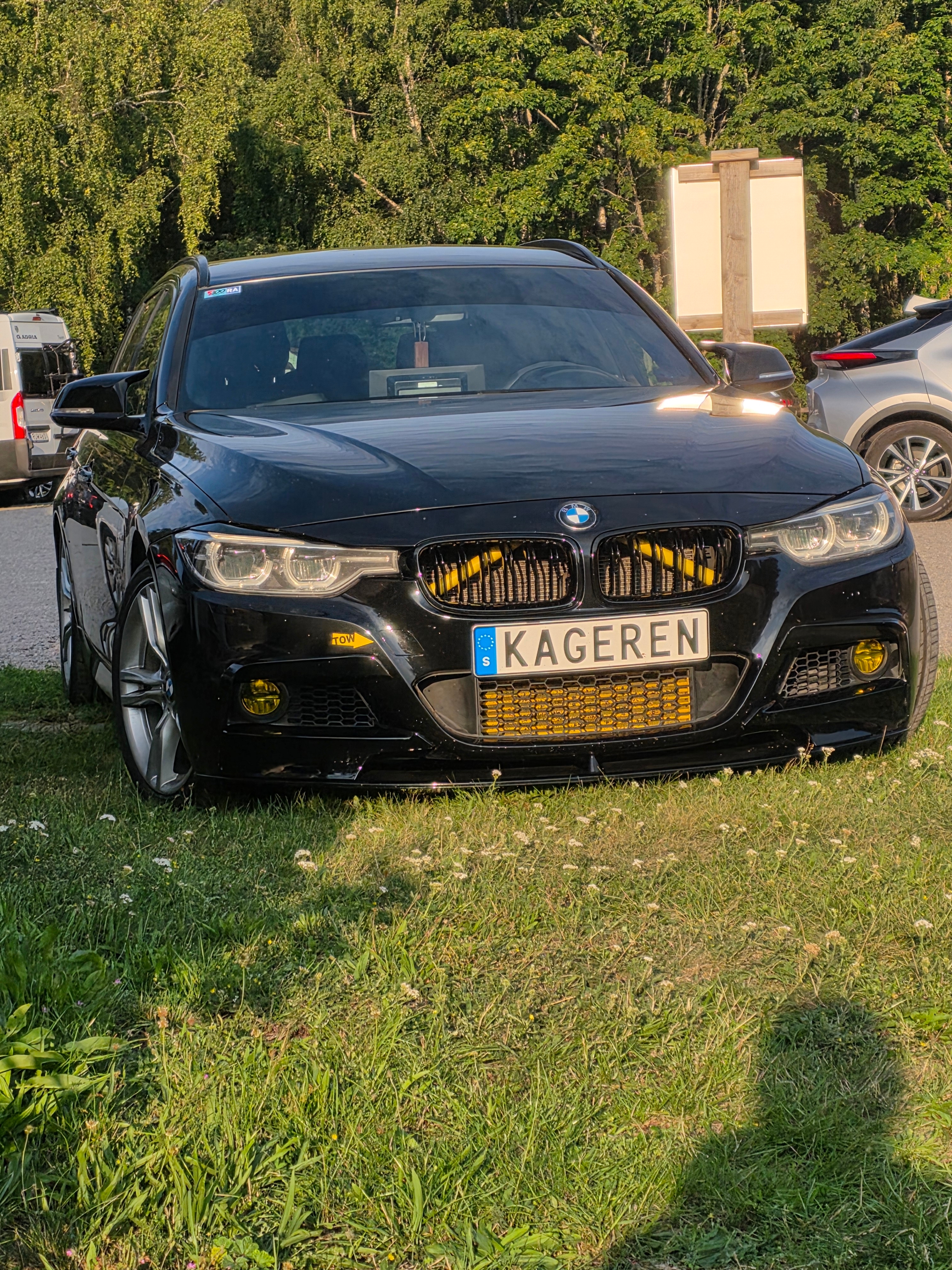 BMW 320 2019, photo 2/10