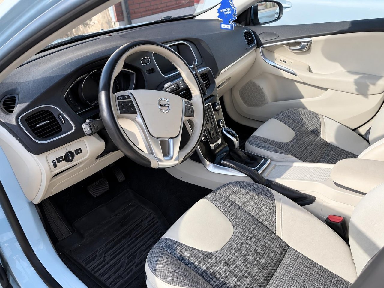 Volvo V40 2017, bild 7/8