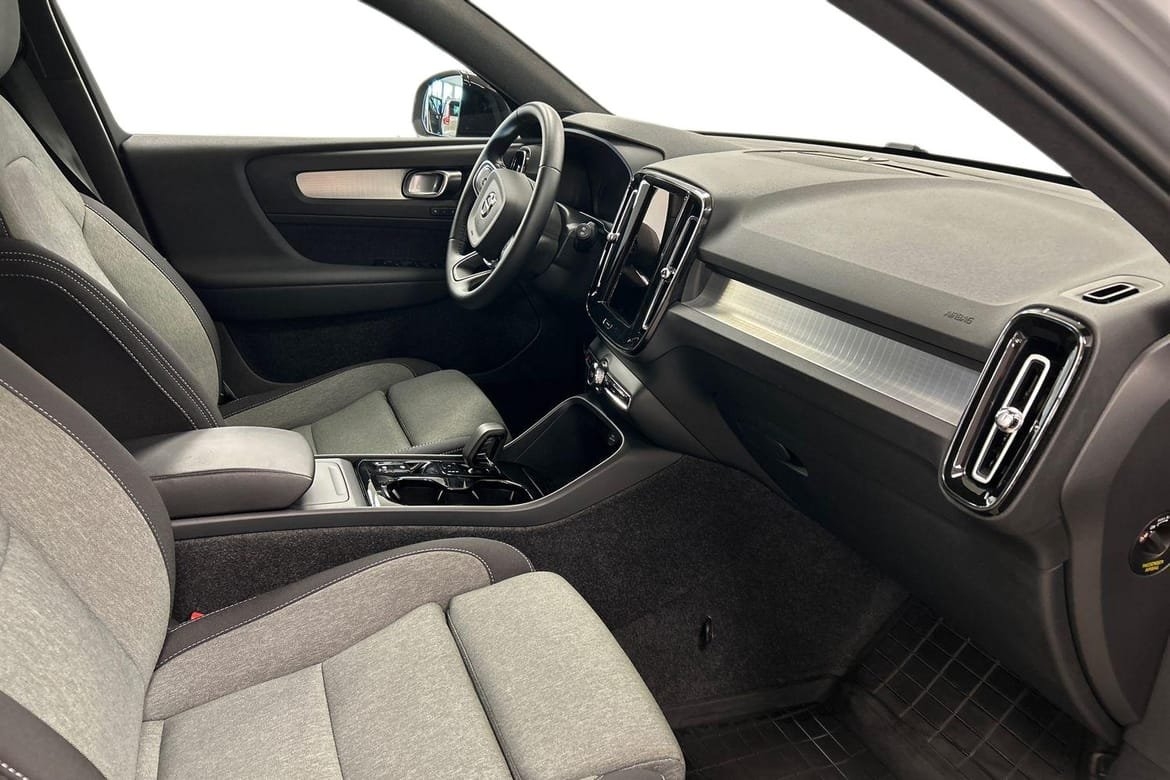Volvo XC40 B3 FWD Bensin Plus Dark 2025, bild 7/10