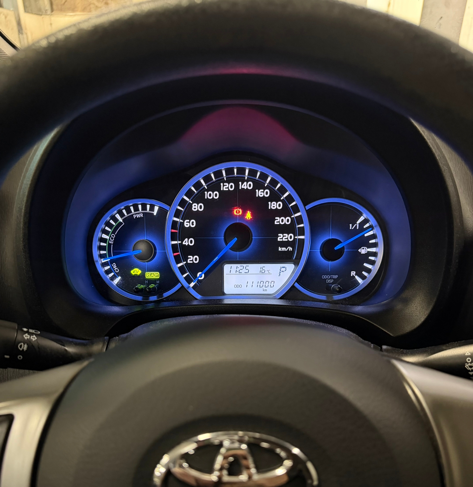 Toyota Yaris Hybrid e-CVT 2012, bild 4/6