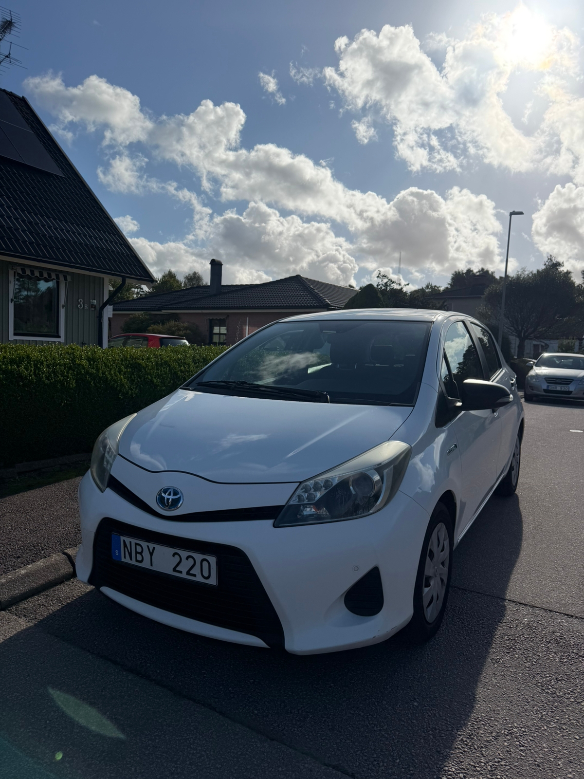 Toyota Yaris Hybrid e-CVT 2012, bild 2/6