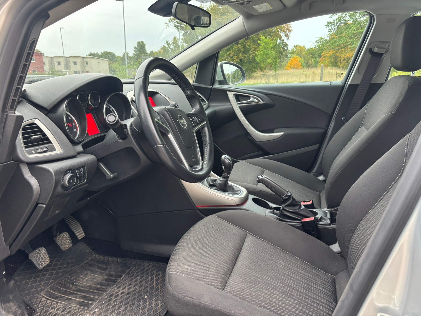 Opel Astra 1.4 Turbo Manuell 2010, bild 6/7