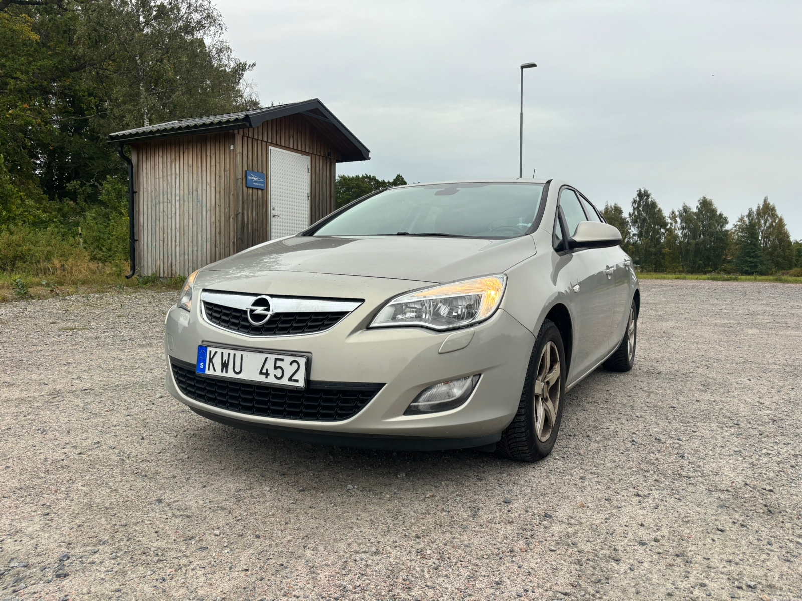 Opel Astra 1.4 Turbo Manuell 2010, bild 2/7