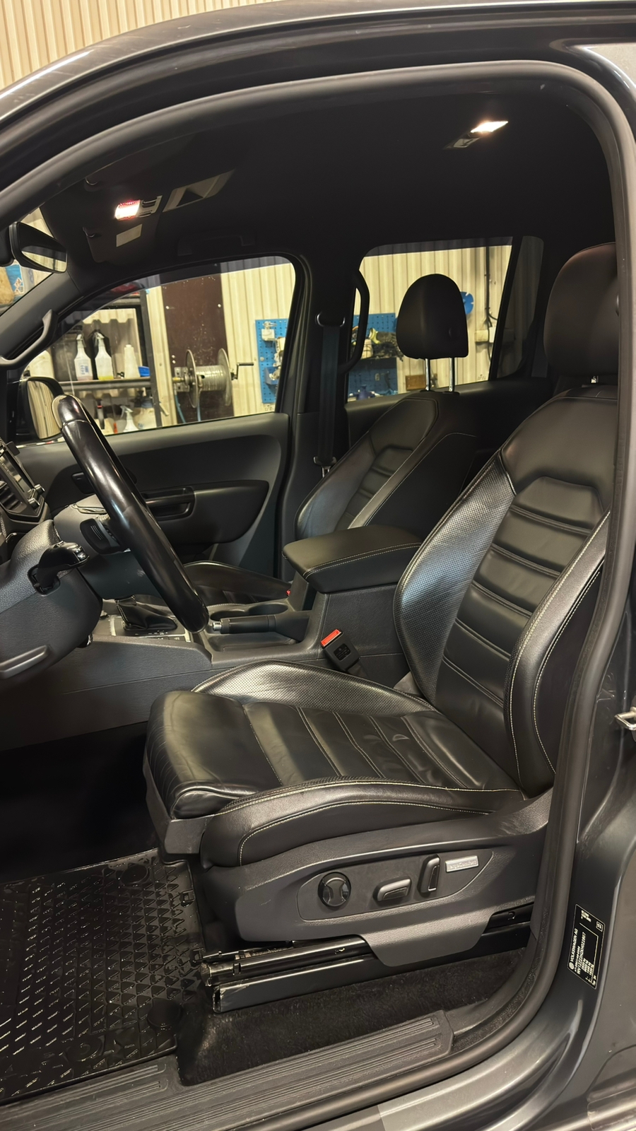 Volkswagen Amarok 2019, bild 2/3