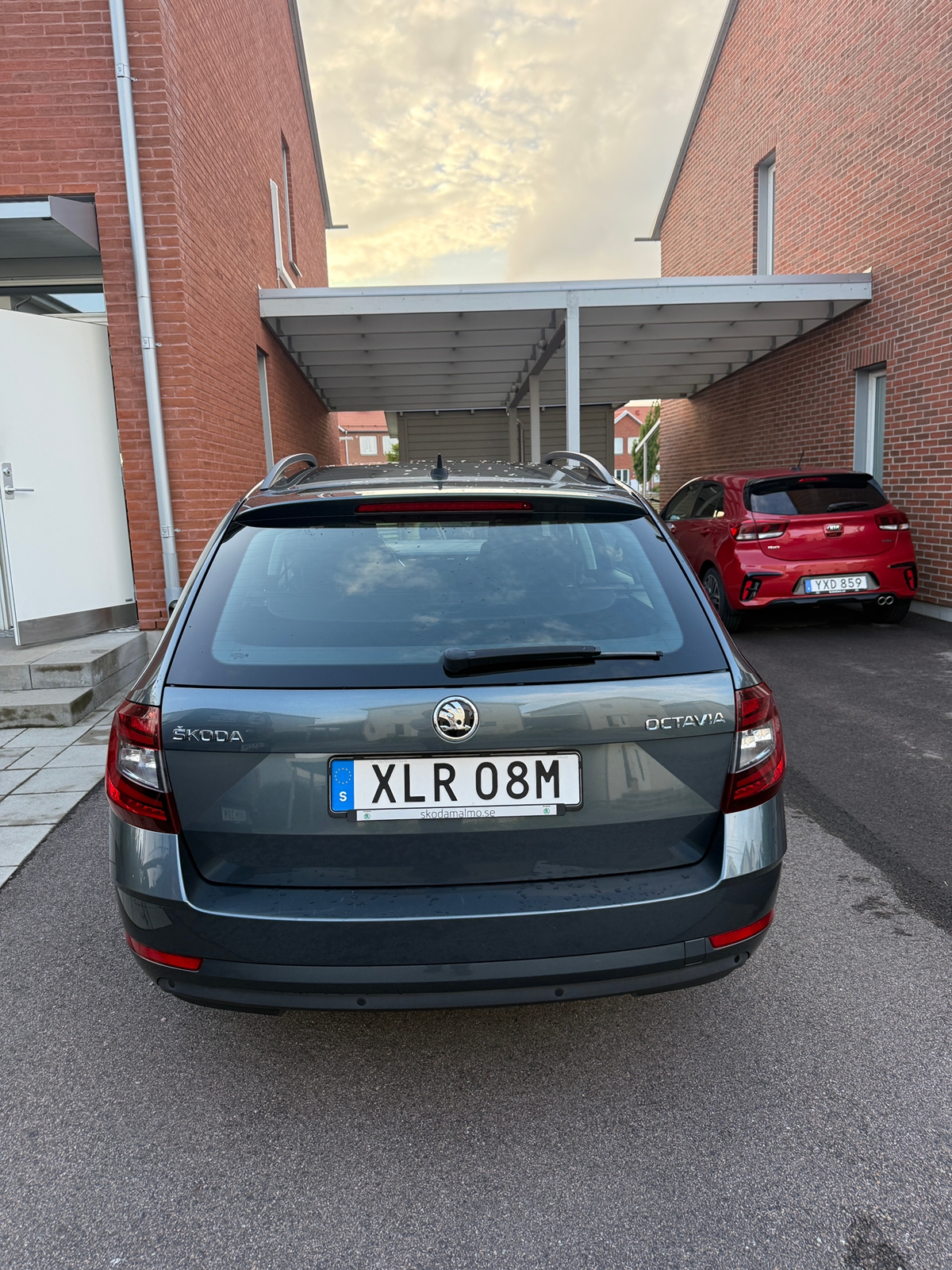 Skoda Octavia Kombi 1.0 TSI Manuell 2020, kuva 2/10