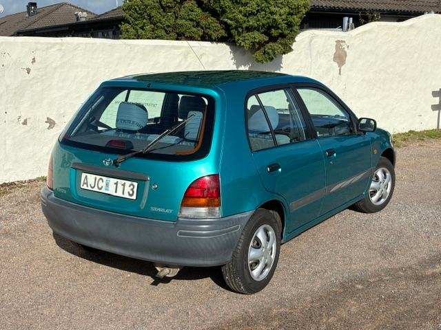 Toyota Starlet 5-dörrar 1.3 Manuell 1998, bild 2/4