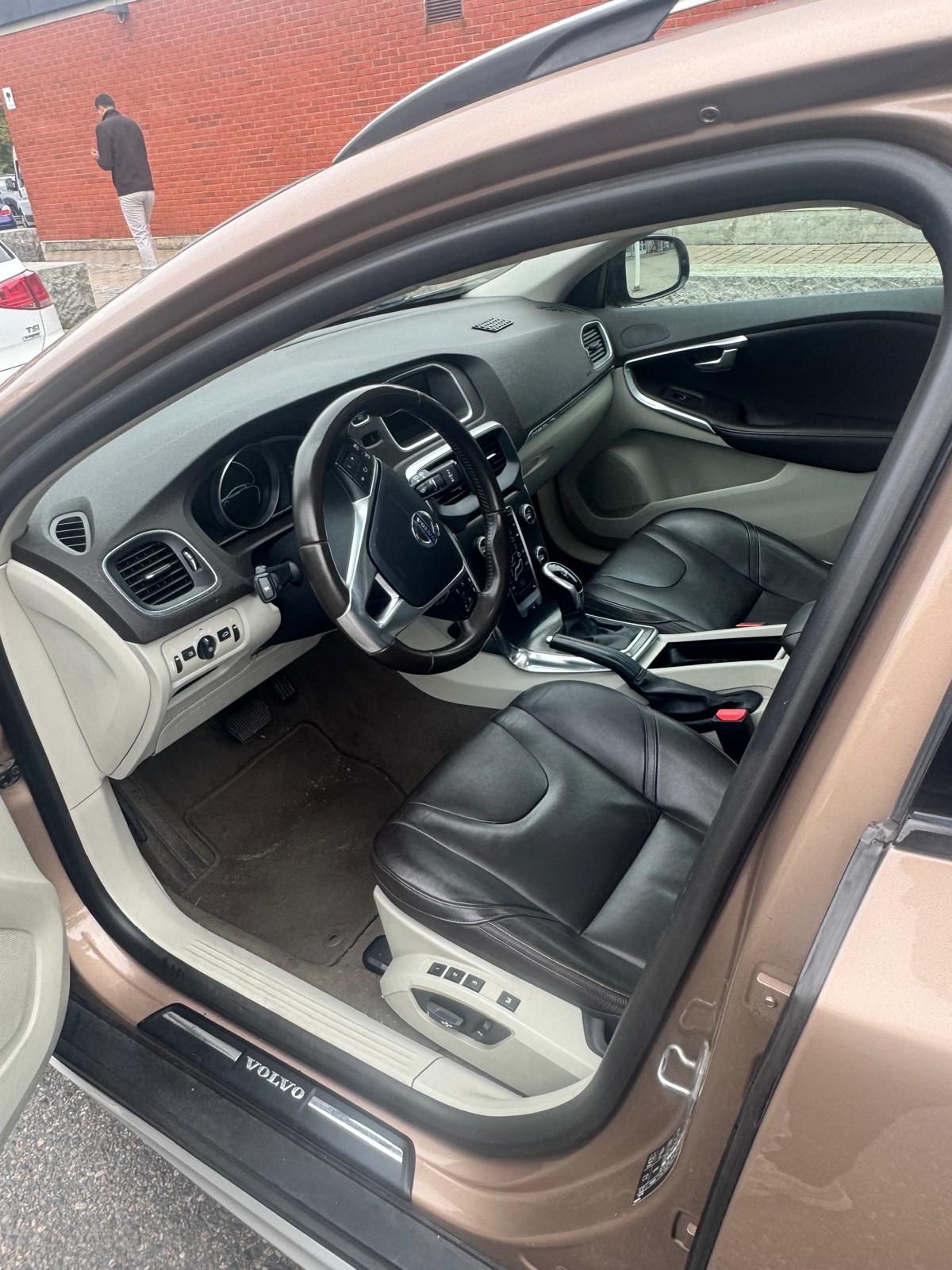 Volvo V40 Cross Country D2 Powershift 2014, bild 4/6