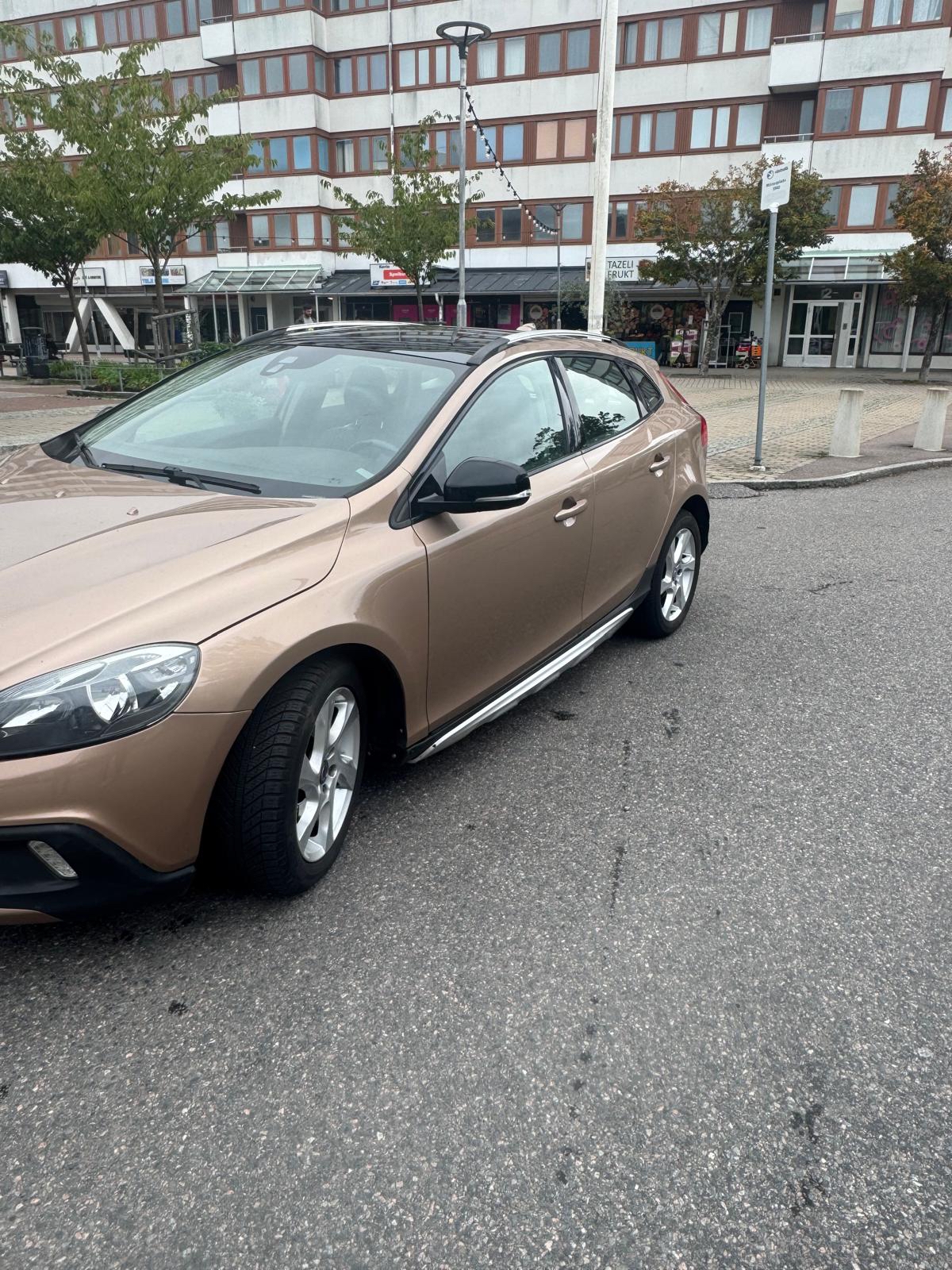 Volvo V40 Cross Country D2 Powershift 2014, bild 2/6