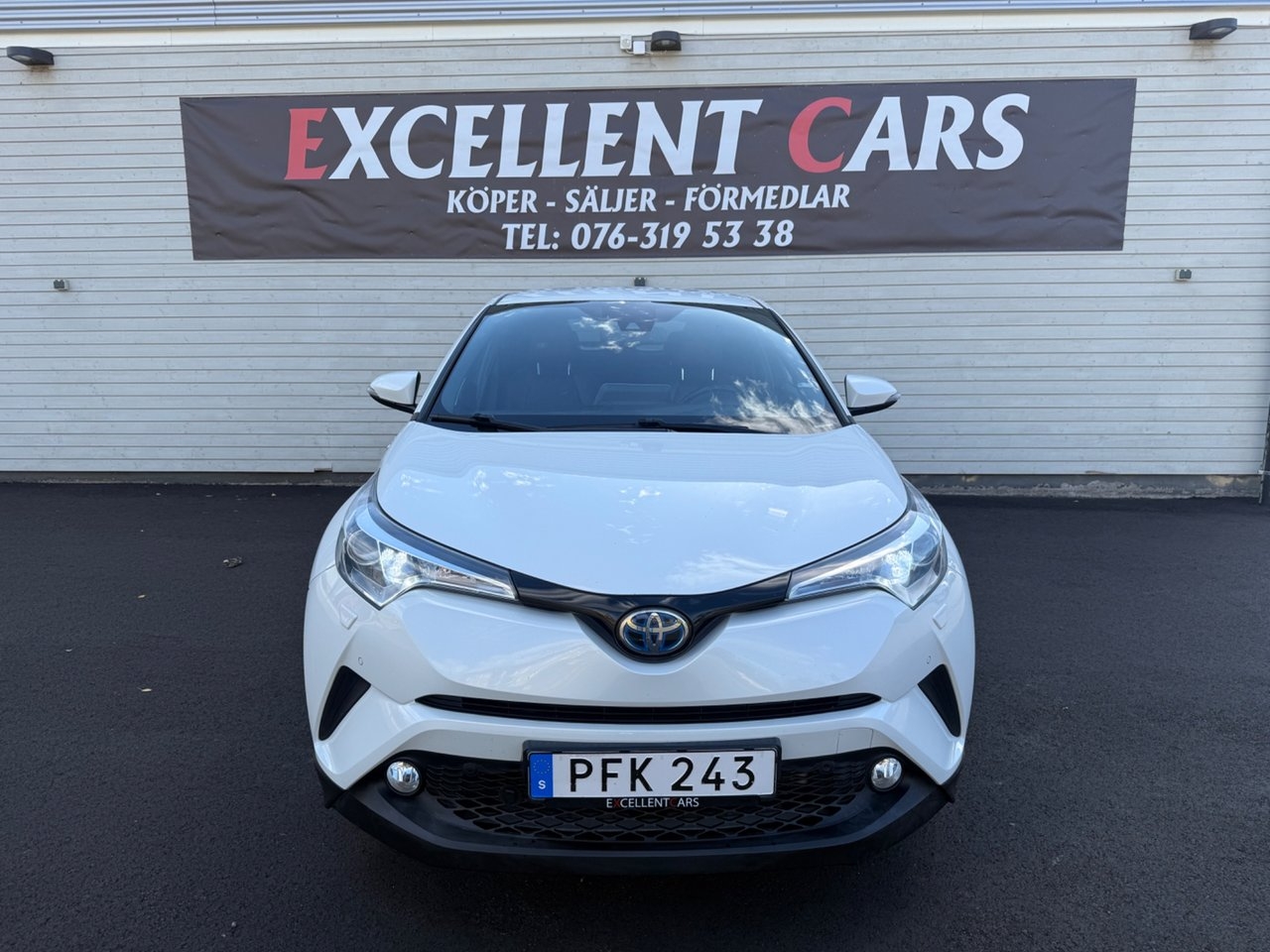 Toyota C-HR Hybrid CVT Executive 2017, bild 2/10