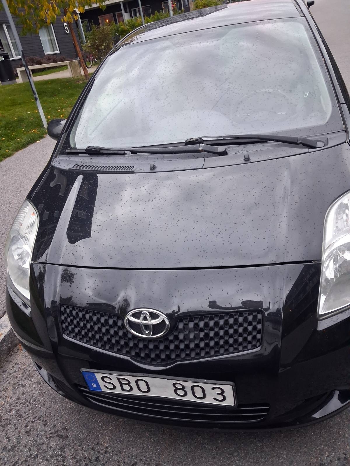 Toyota Yaris 5-dörrar 1.3 VVT-i Manuell 2006, bild 4/5