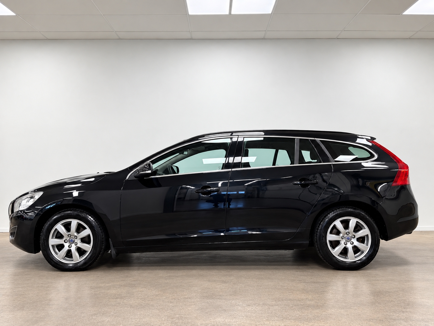 Volvo V60 D3 Geartronic Momentum 2012, bild 3/10
