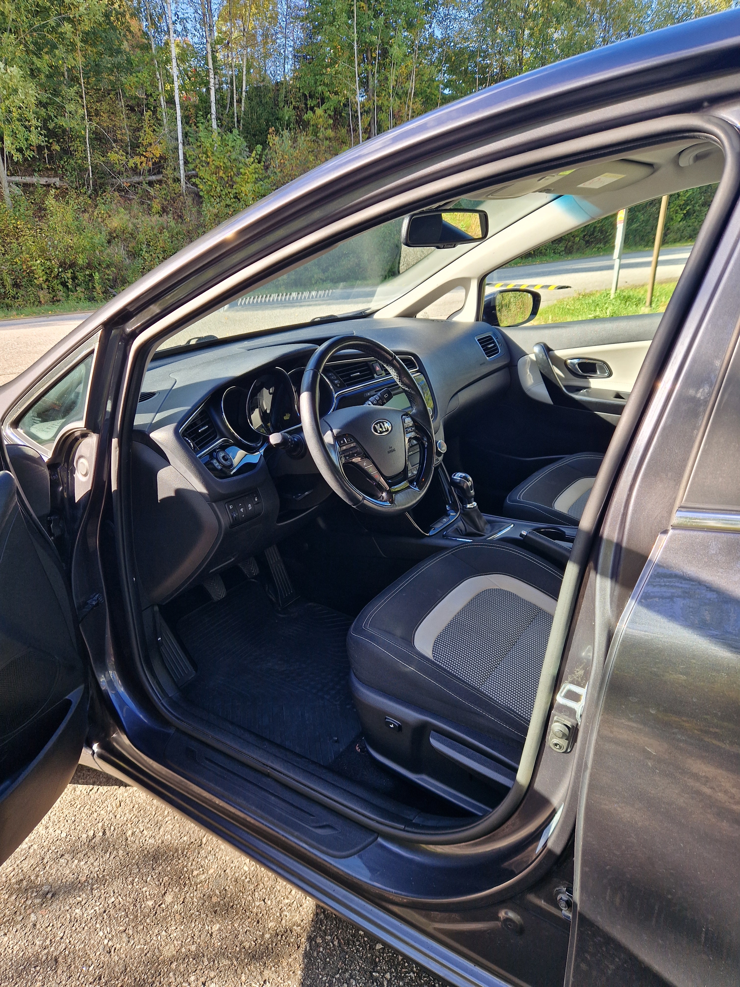 Kia Ceed 1.6 CRDi Manuell 2017, photo 4/8