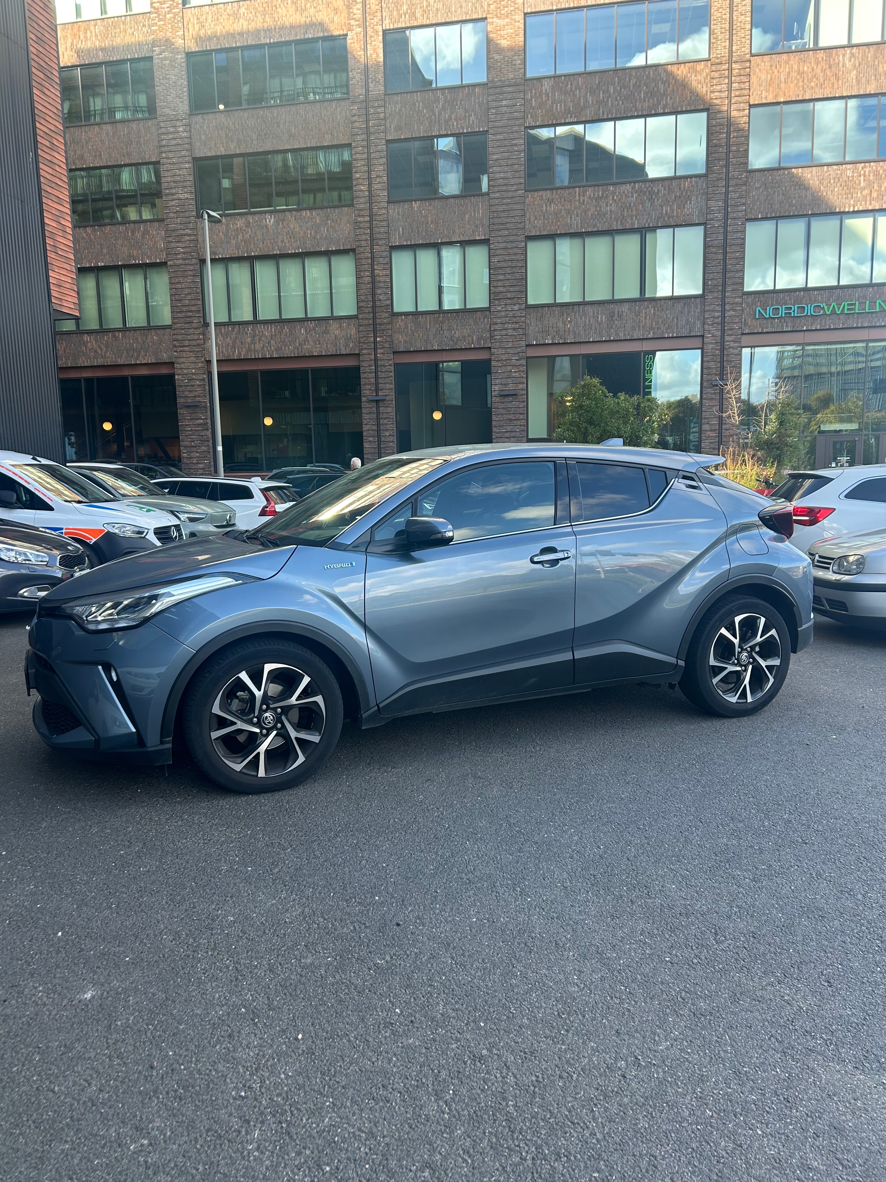 Toyota C-HR 1,8 HYBRID X EDITION 2021, bild 2/11
