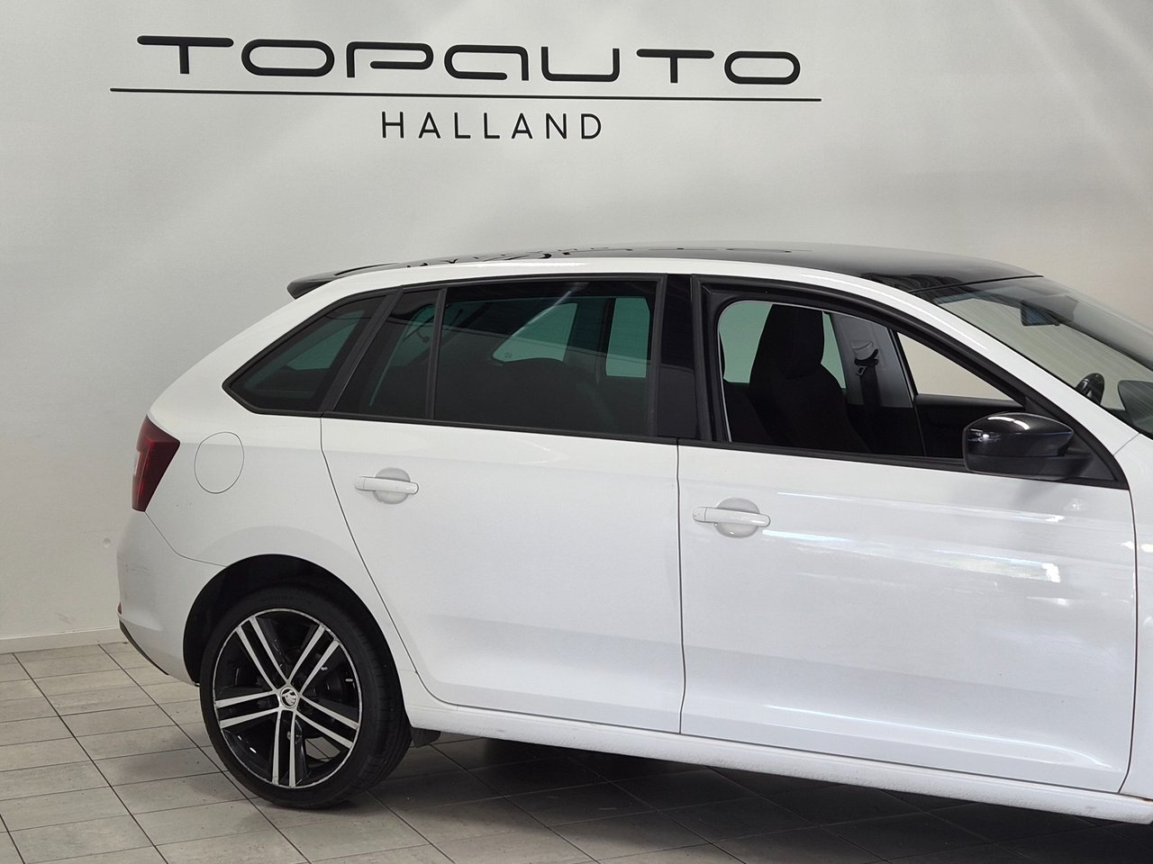 Skoda Rapid Spaceback 1.4 TSI 2014, bild 2/10