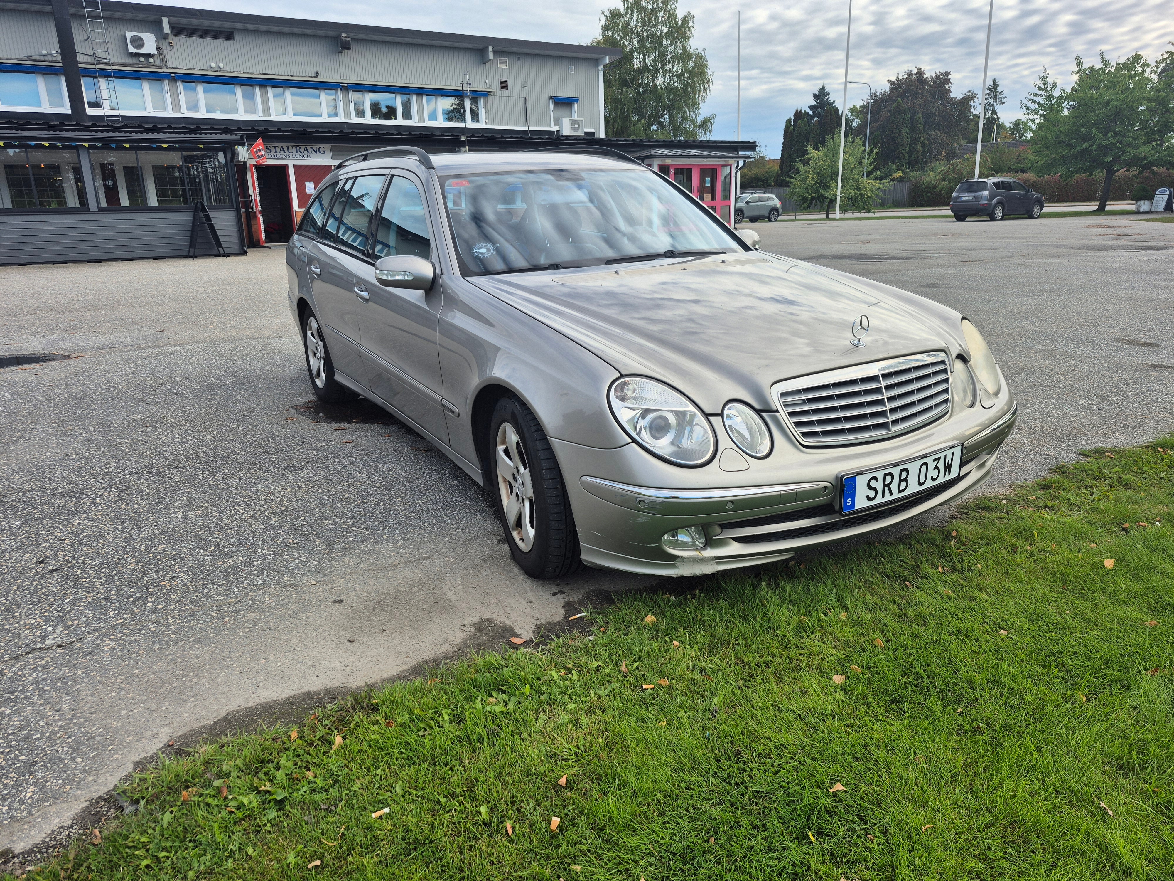 Mercedes-Benz E 320 T CDI 5G-Tronic 2003, bild 2/8