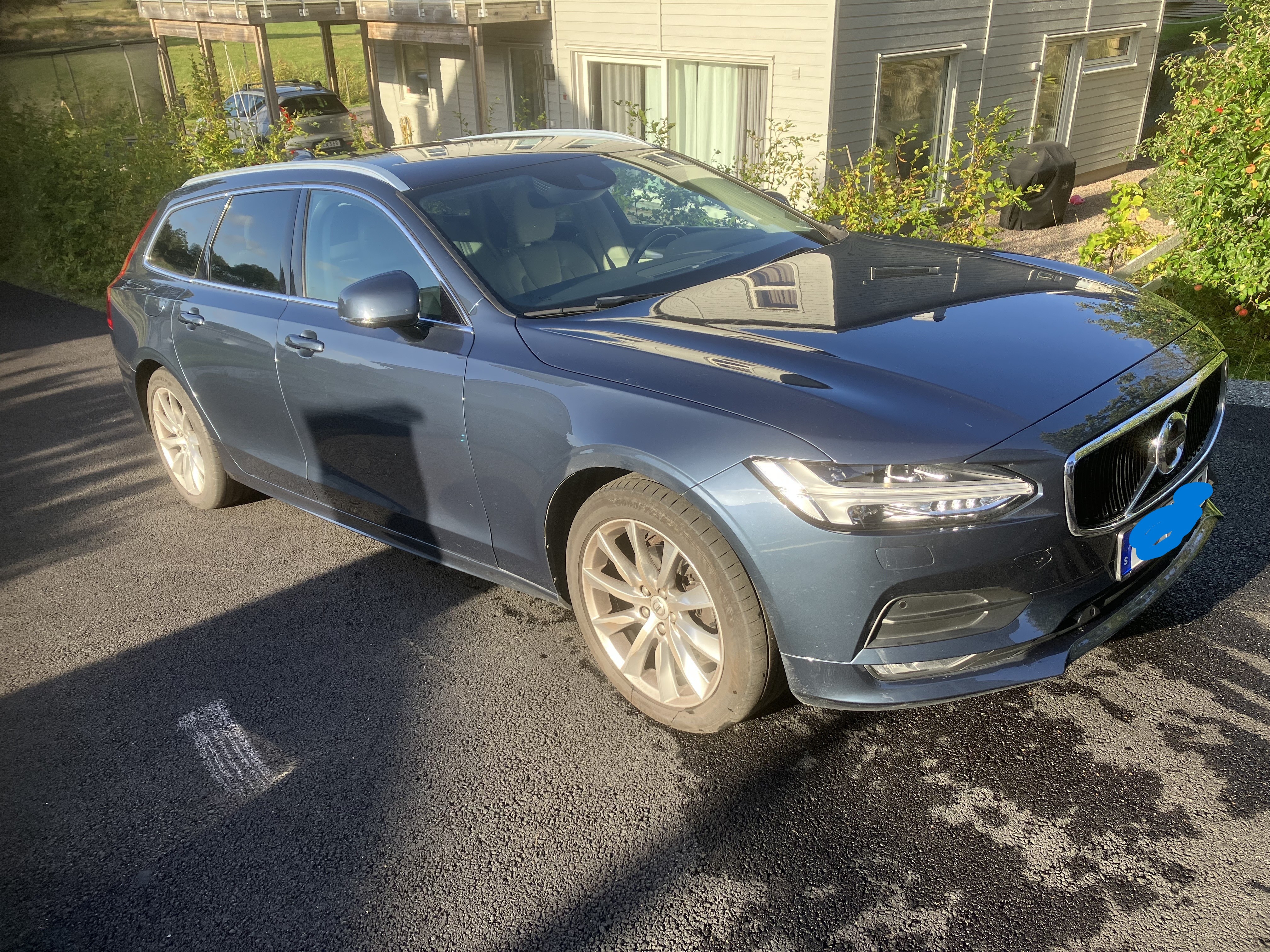 Volvo V90 D4 AWD Geartronic 2019, kuva 2/8
