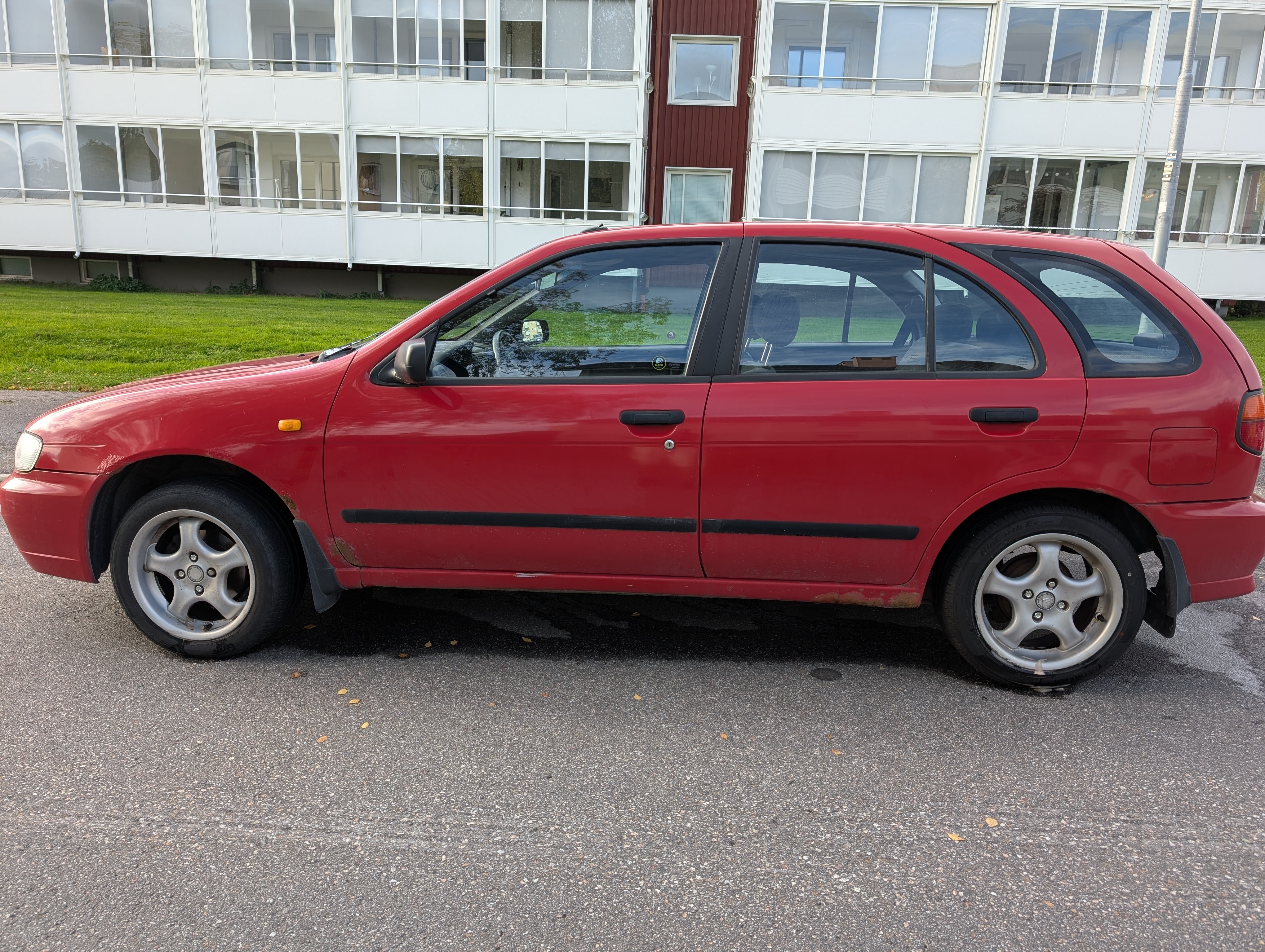 Nissan Almera 5-dörrar 1.6 Manuell 1997, bild 5/10