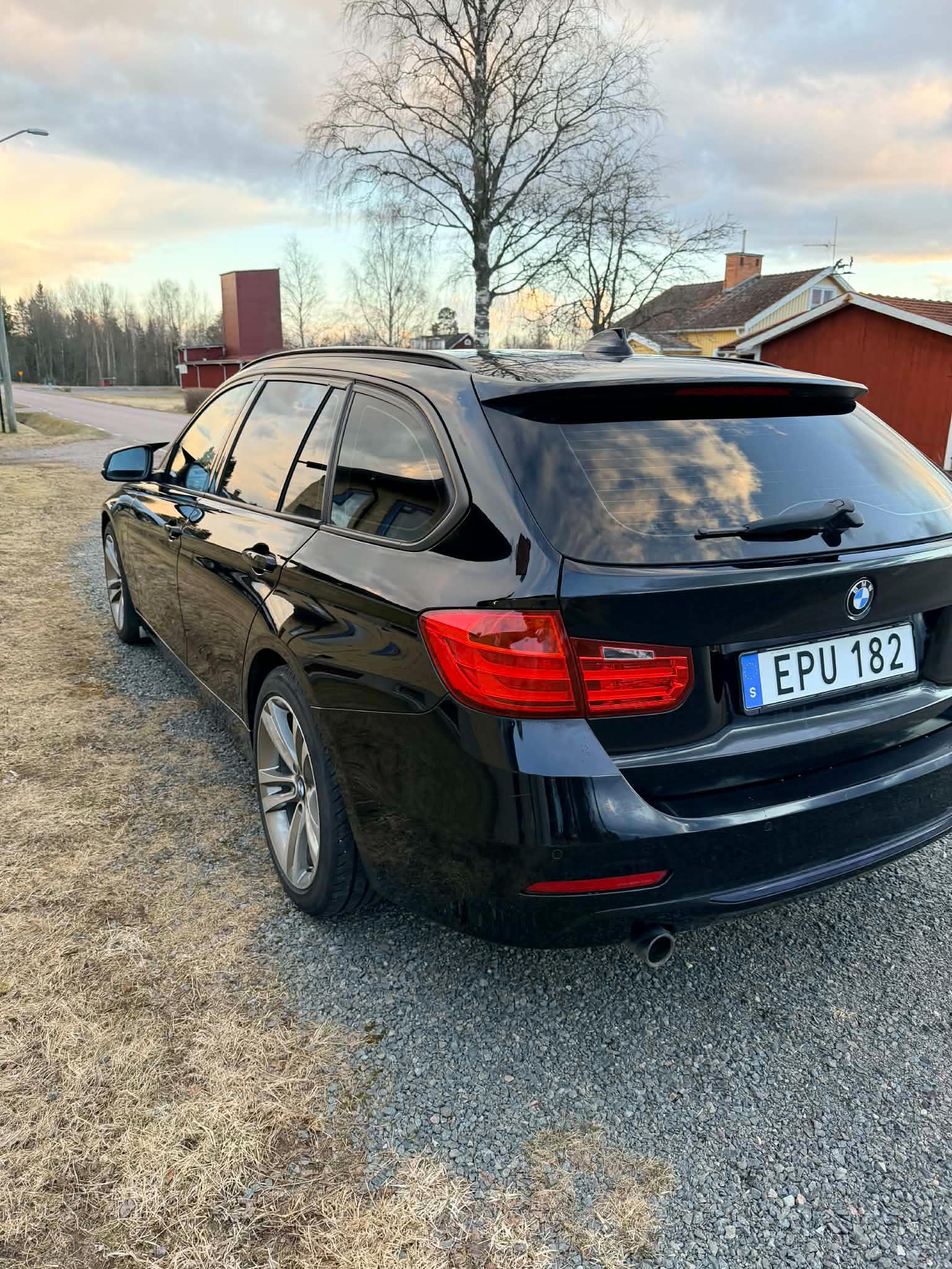 BMW 318 d Touring Steptronic 2015, bild 2/4