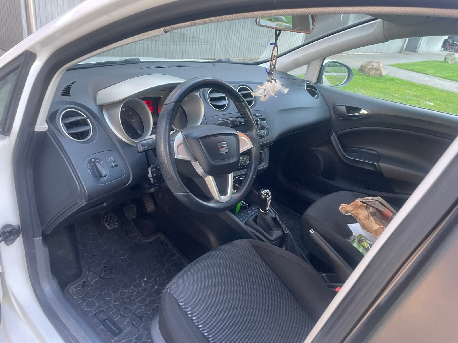 Seat Ibiza 5-dörrar 1.6 16v Manuell 2009, bild 2/10