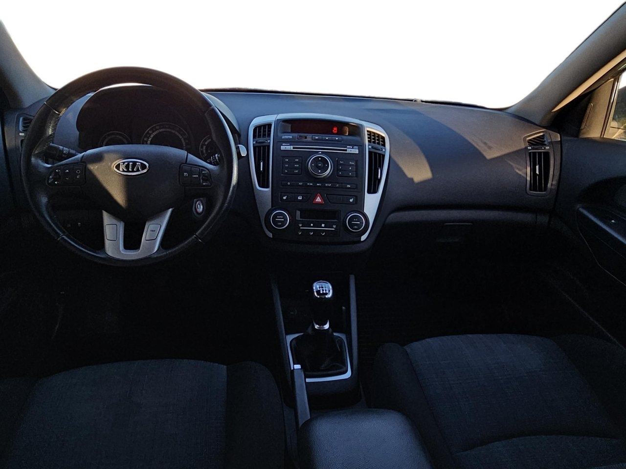 Kia Ceed 2010, bild 5/8