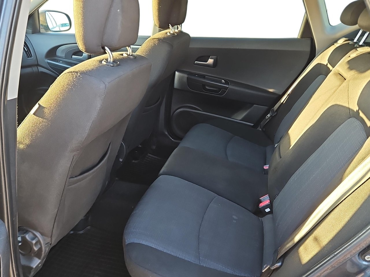 Kia Ceed 2010, bild 7/8