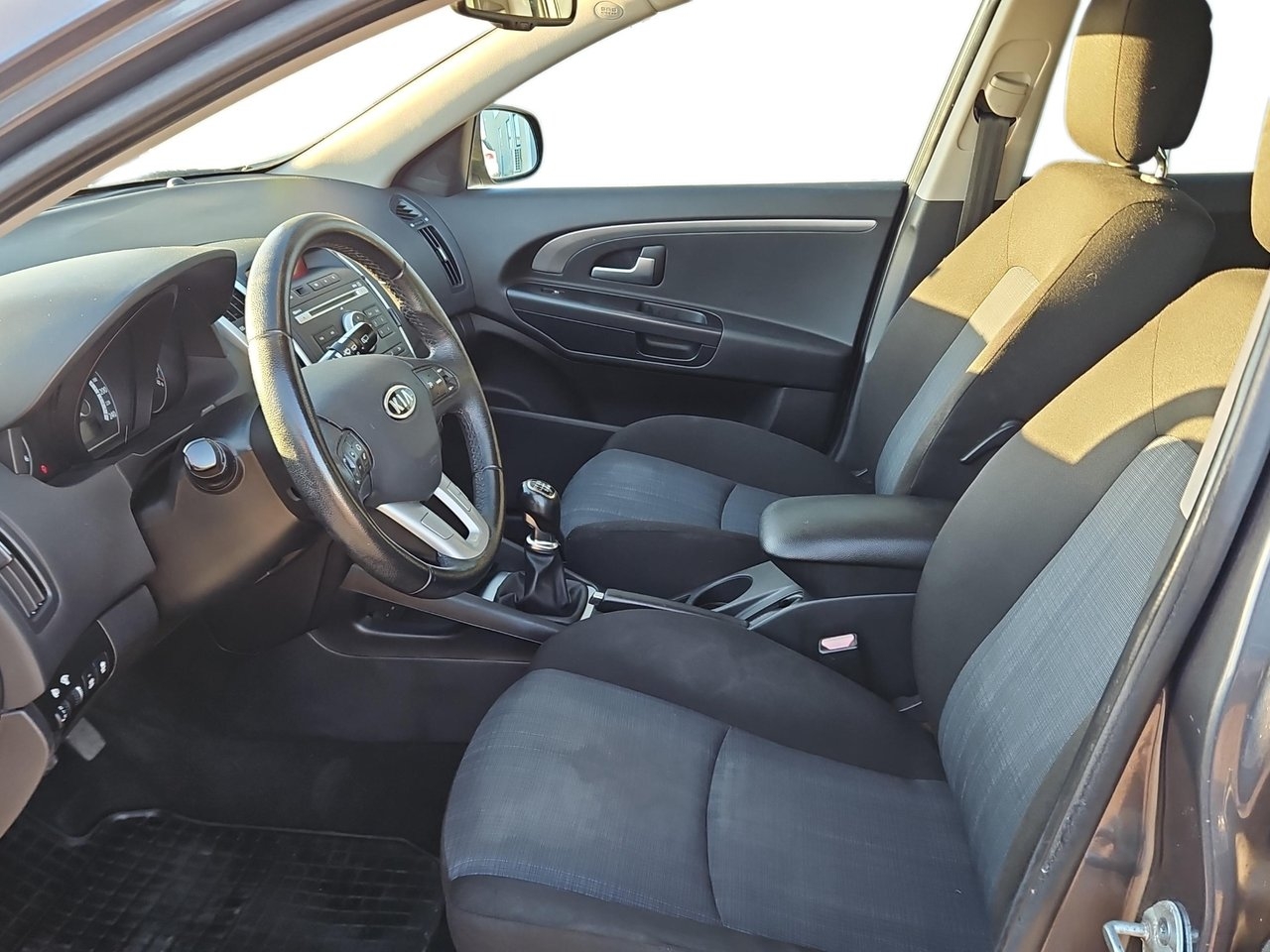 Kia Ceed 2010, bild 6/8