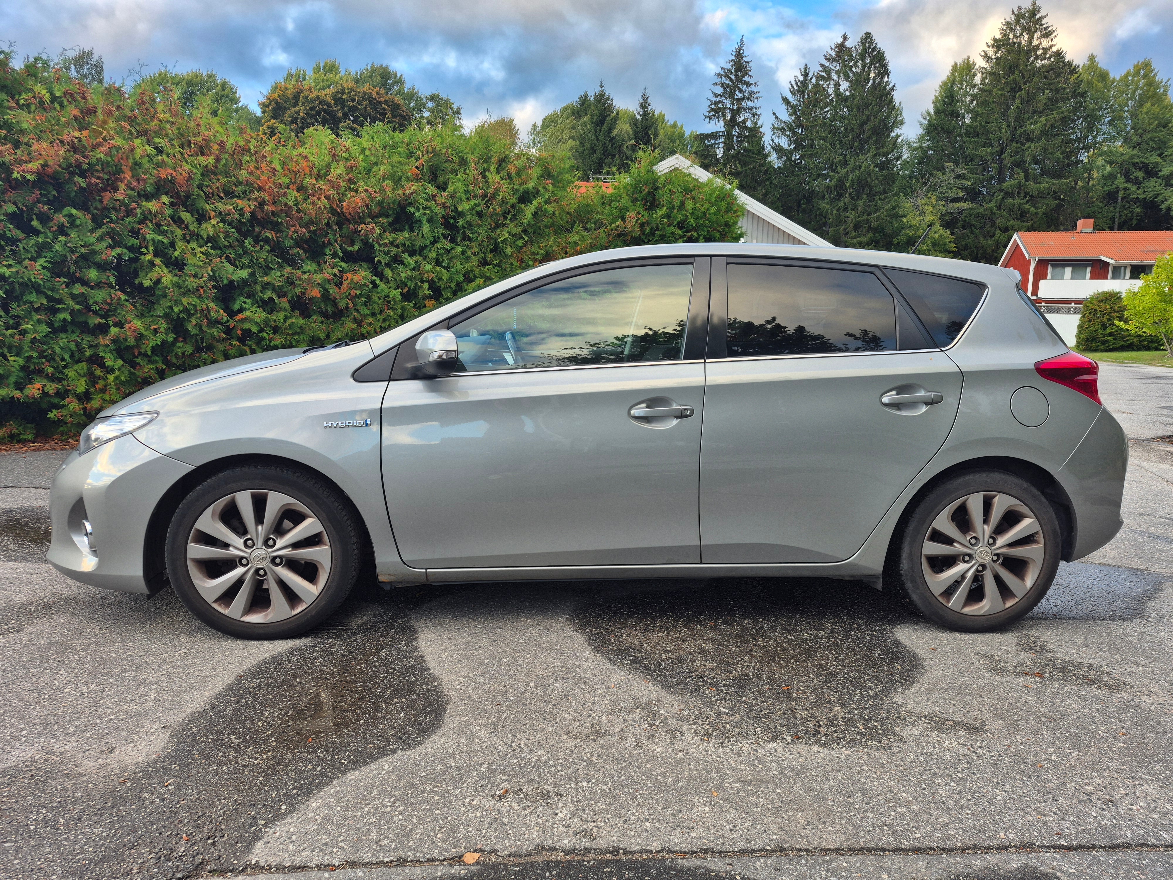Toyota Auris Hybrid e-CVT 2014, kuva 2/10
