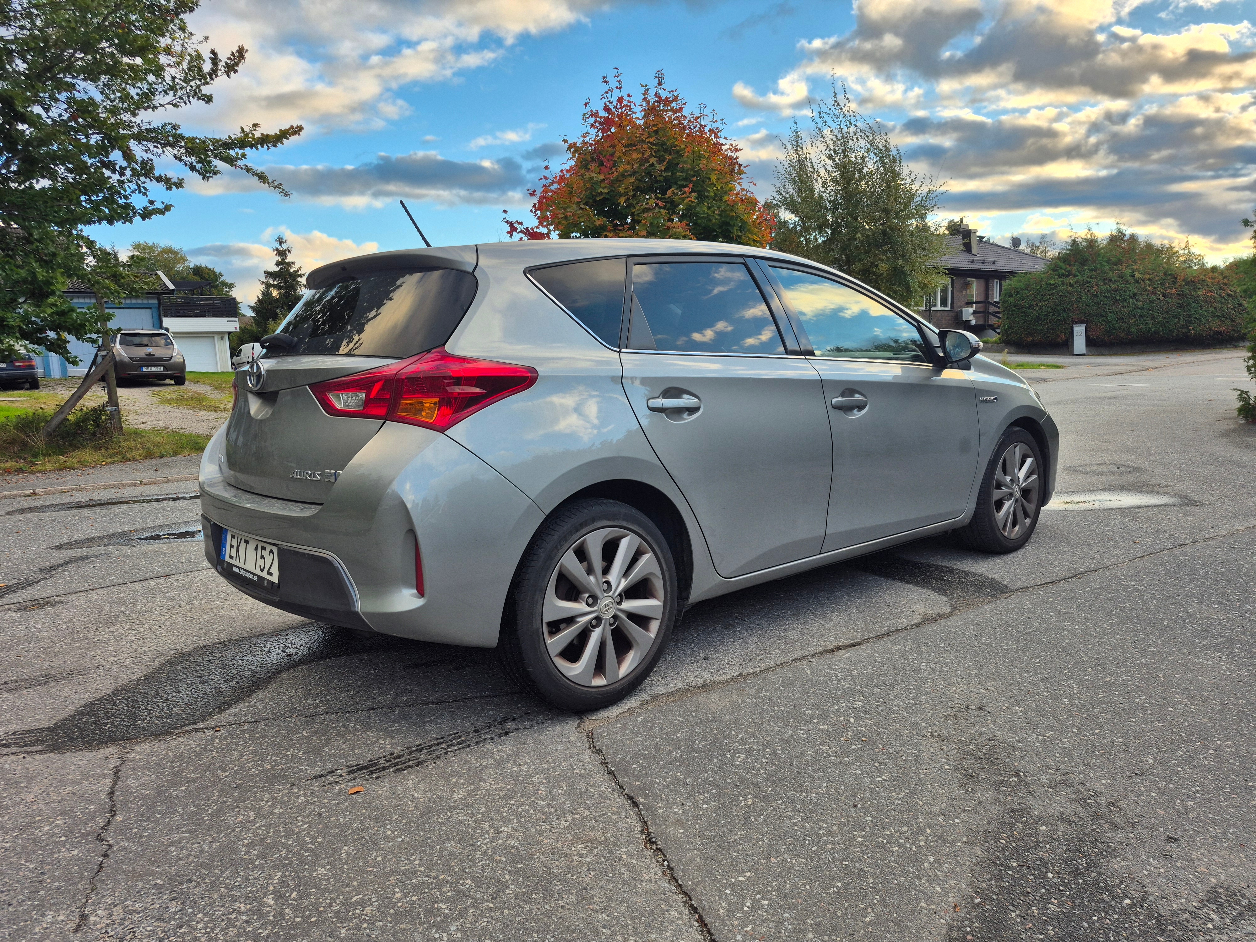 Toyota Auris Hybrid e-CVT 2014, kuva 4/10
