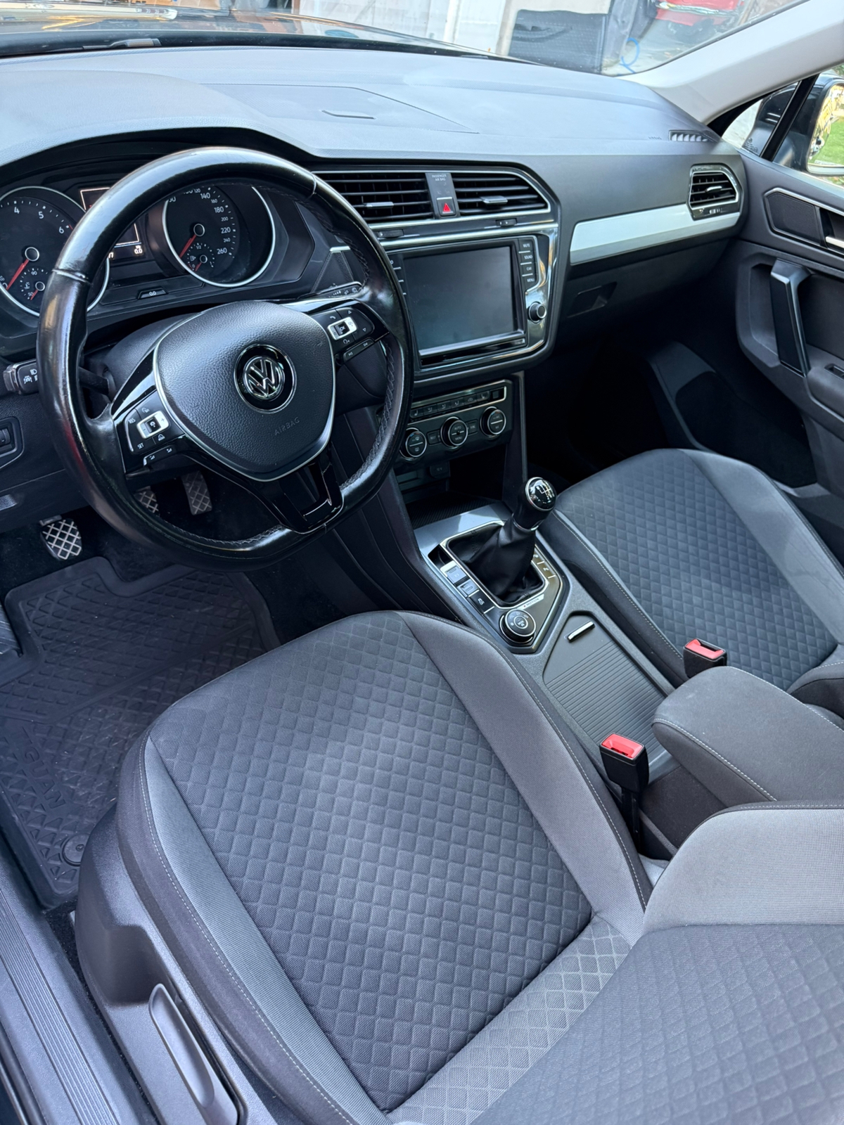 Volkswagen Tiguan 2017, bild 6/6