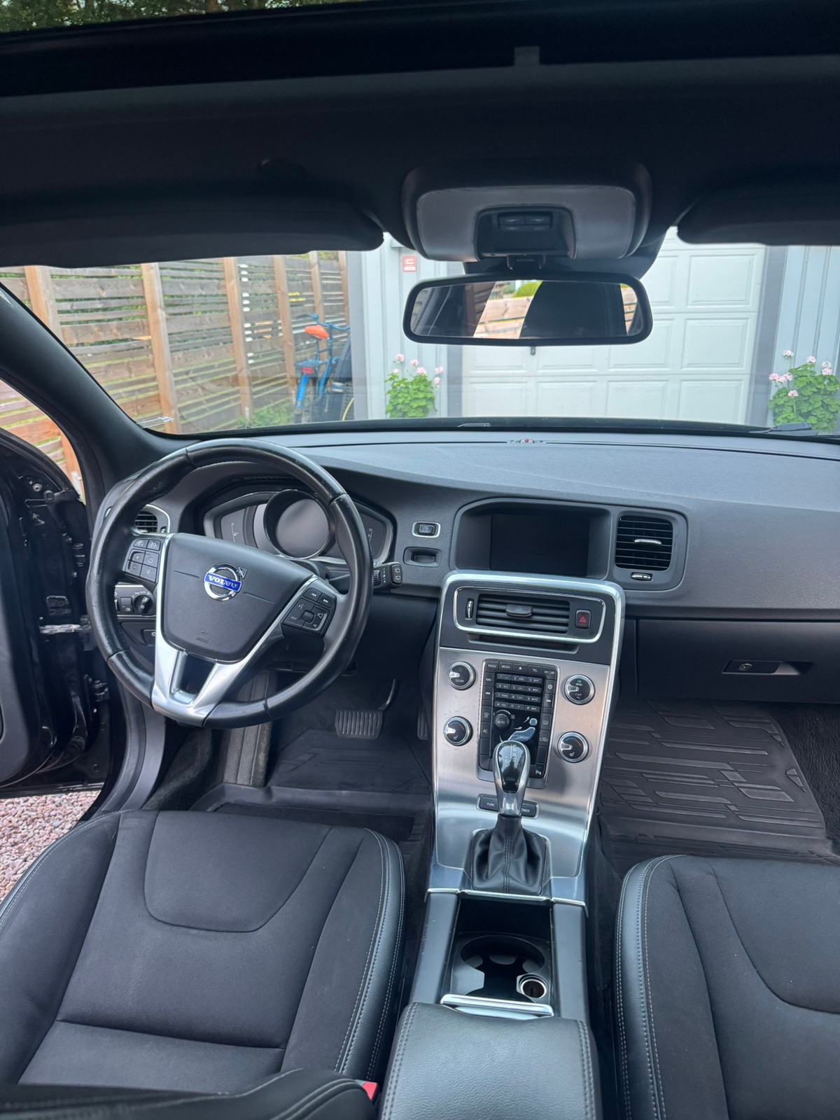 Volvo V60 D5 Twin Engine AWD Geartronic 2016, bild 2/6