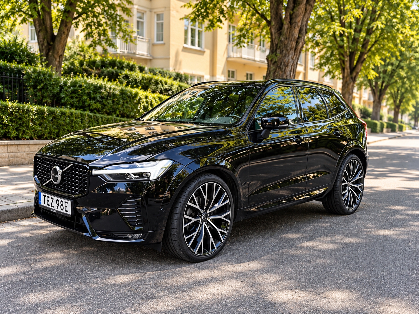Volvo XC60 B6 AWD 300HK 2022, photo 2/5