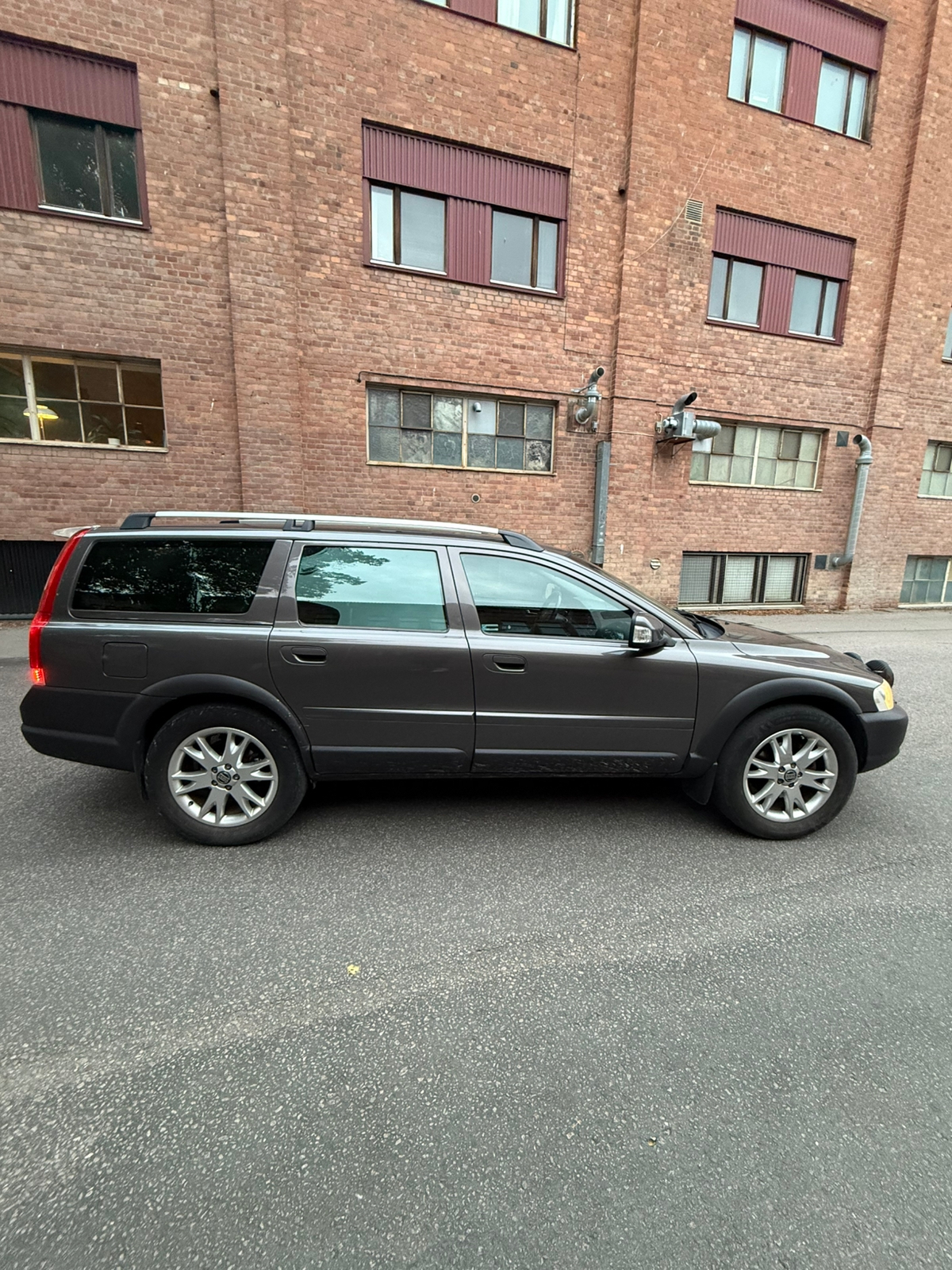Volvo XC70 2.5T AWD Geartronic 2007, bild 2/10