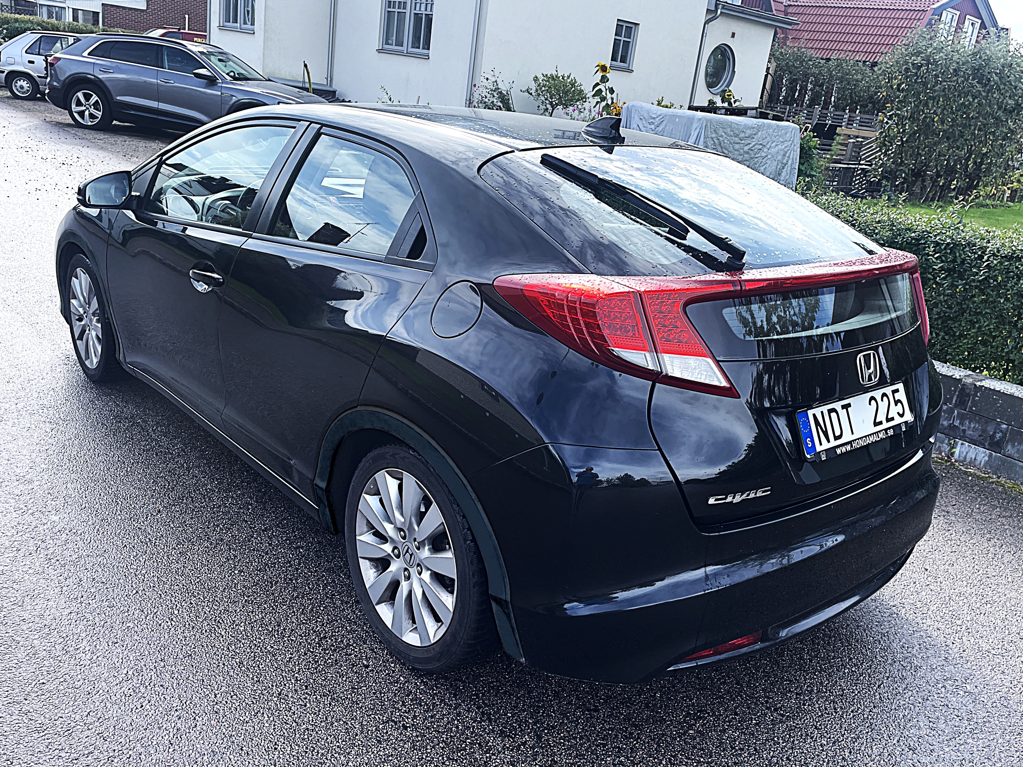 Honda Civic 1.3 i-VTEC Manuell 2012, bild 2/10
