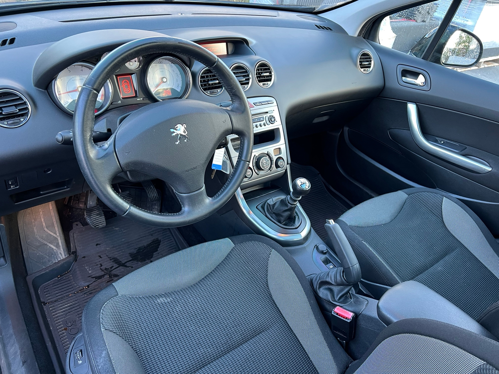Peugeot 308 2010, bild 6/9