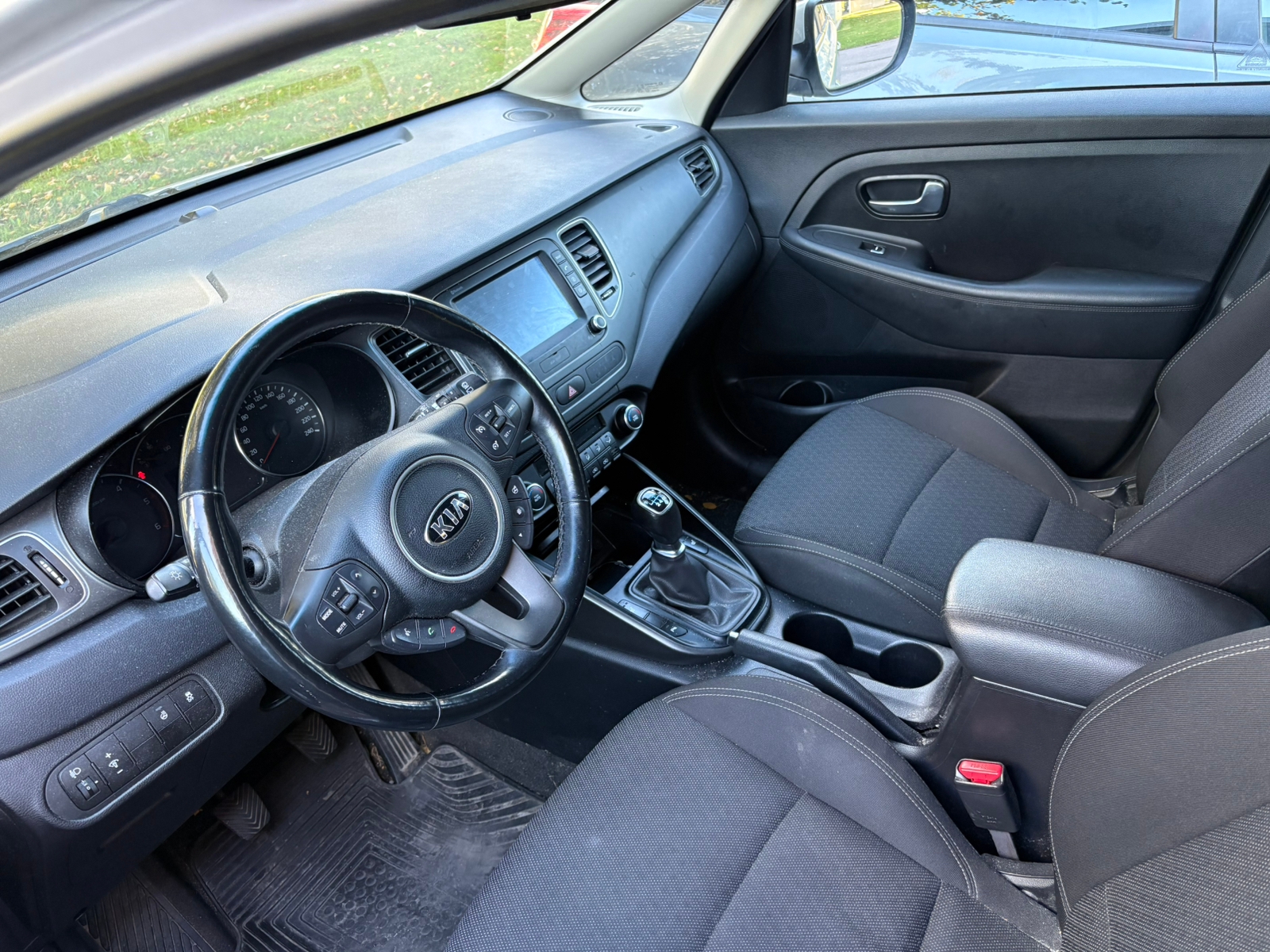 Kia Carens 1.7 VGT Manuell 2018, bild 2/2