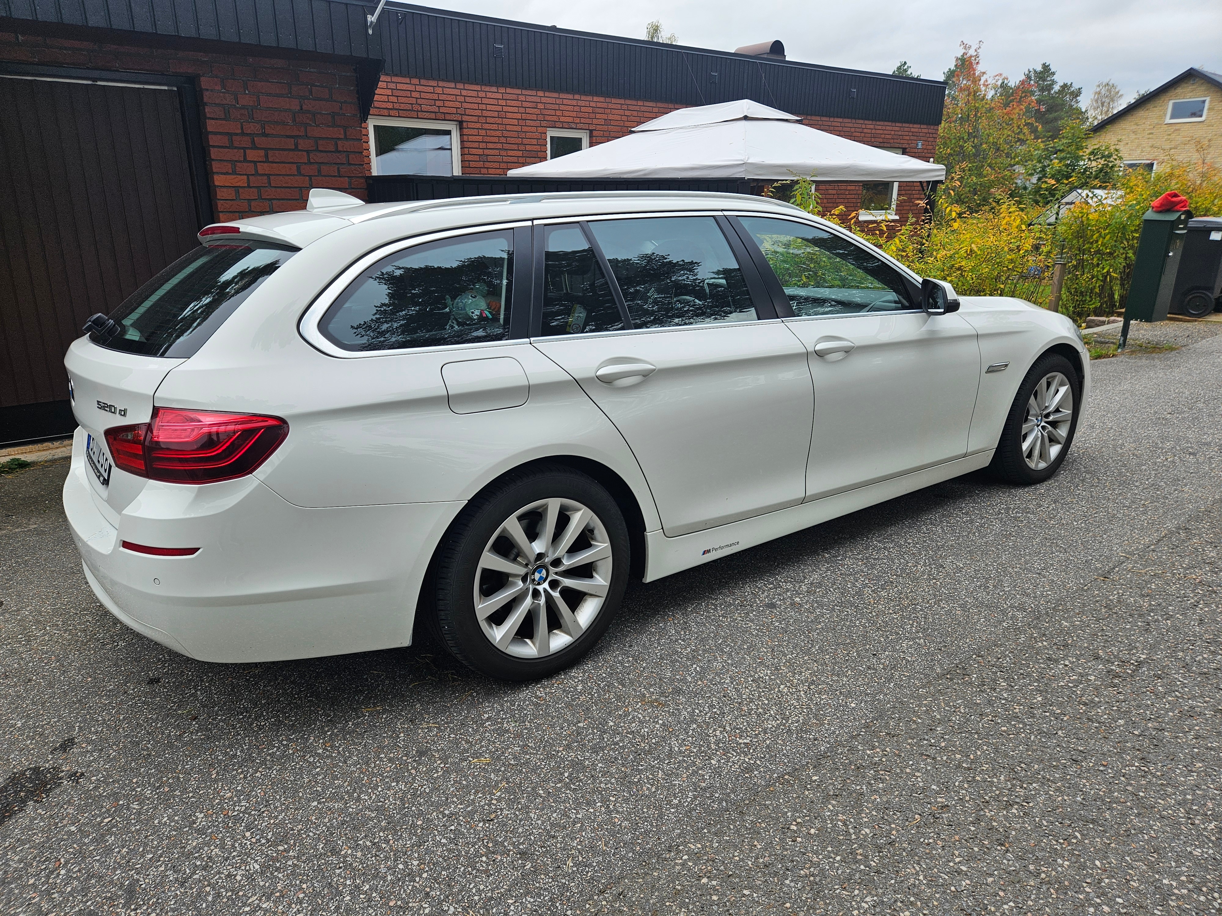 BMW 520 d xDrive Touring Steptronic 2014, bild 4/5
